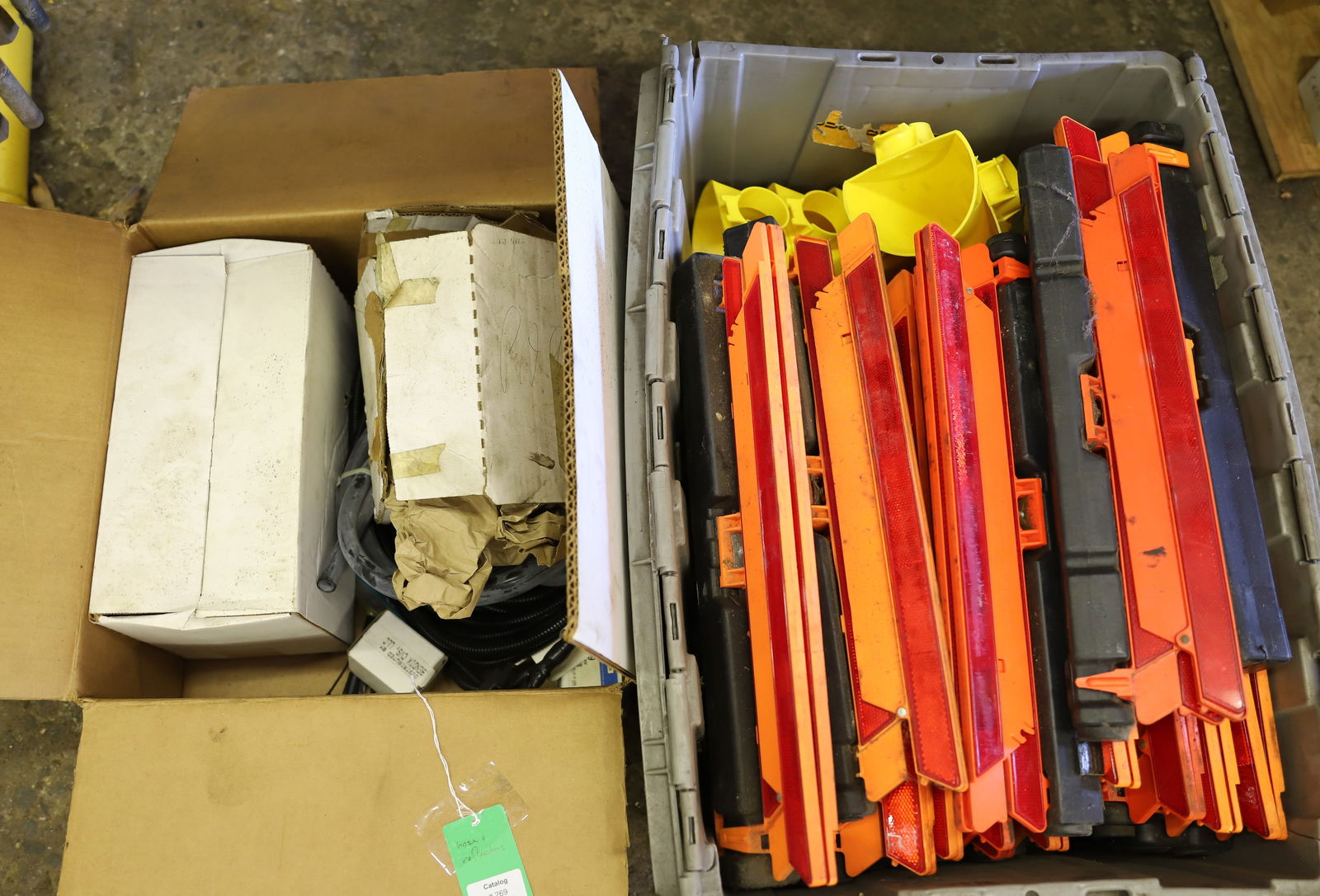 LOT OF EMERGENCY REFLECTORS AND PARTS (1 of 3)