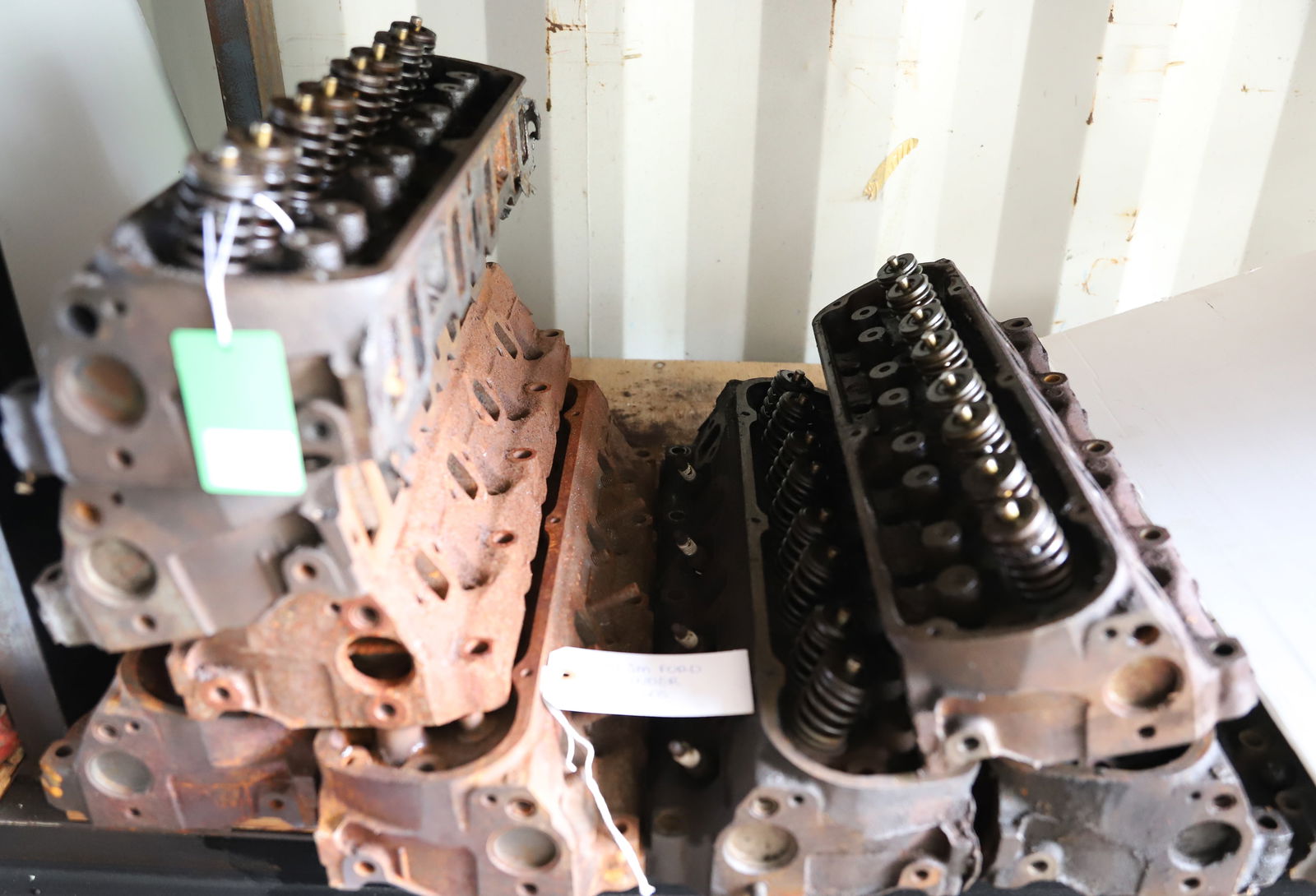 (8) SMALL FORD CYLINDER HEADS (1 of 4)