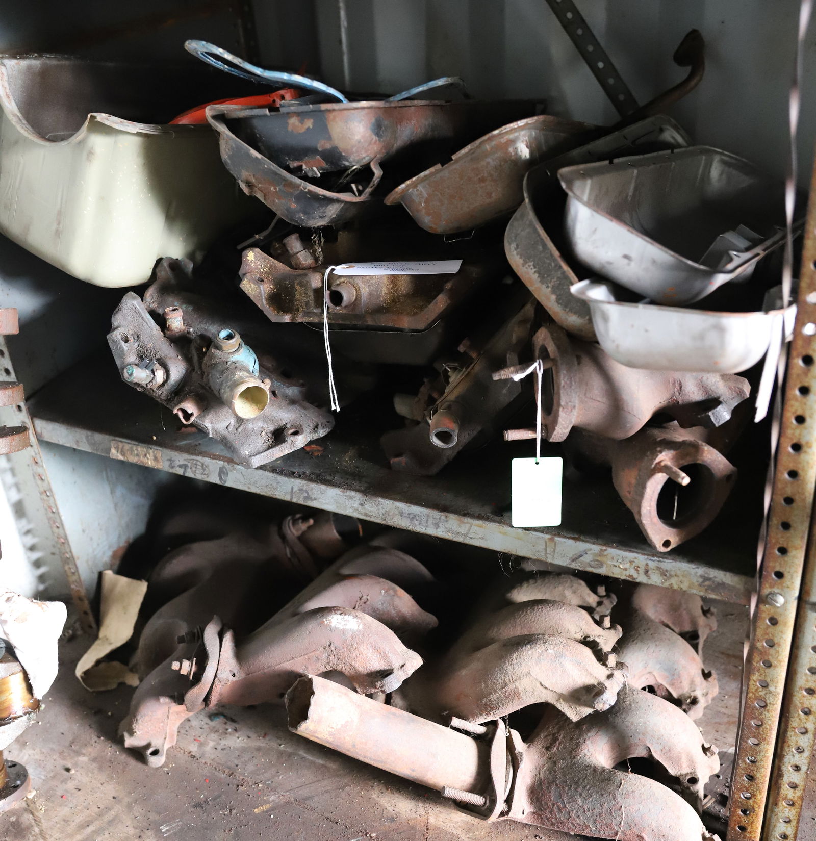 BIG BLOCK CHEVY PART LOT (1 of 4)