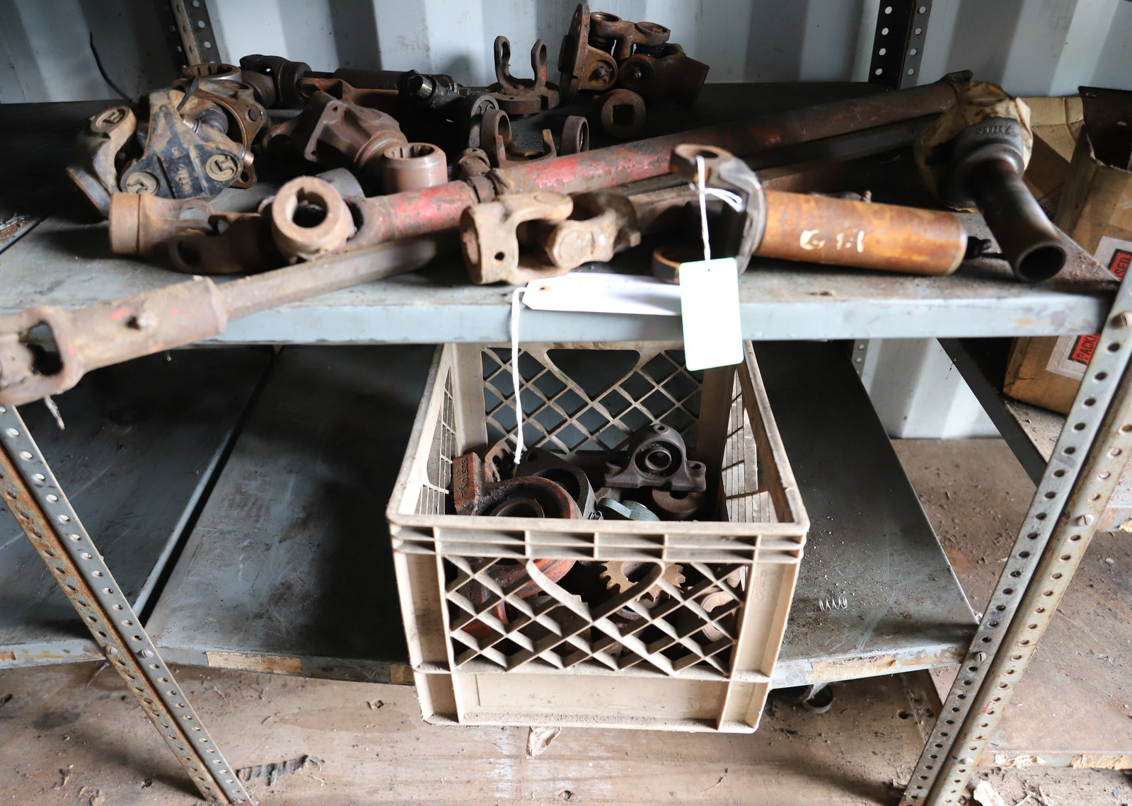 LOT OF YOLKS AND DRIVESHAFTS (1 of 3)