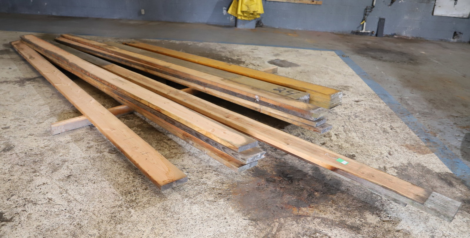 LOT OF DOUGLAS FIR: INCL. LAM BEAMS 5"X 9" X 12', 9 PCS OF 2" X 8" X 16', 2 PCS 2" X 8" X 20' PLEASE READ CAREFULLY - THIS IS AN ONLINE AND ABSENTEE BID ONLY AUCTION. THERE WILL BE A PREVIEW ON SATURDAY AUGUST 17TH FROM 