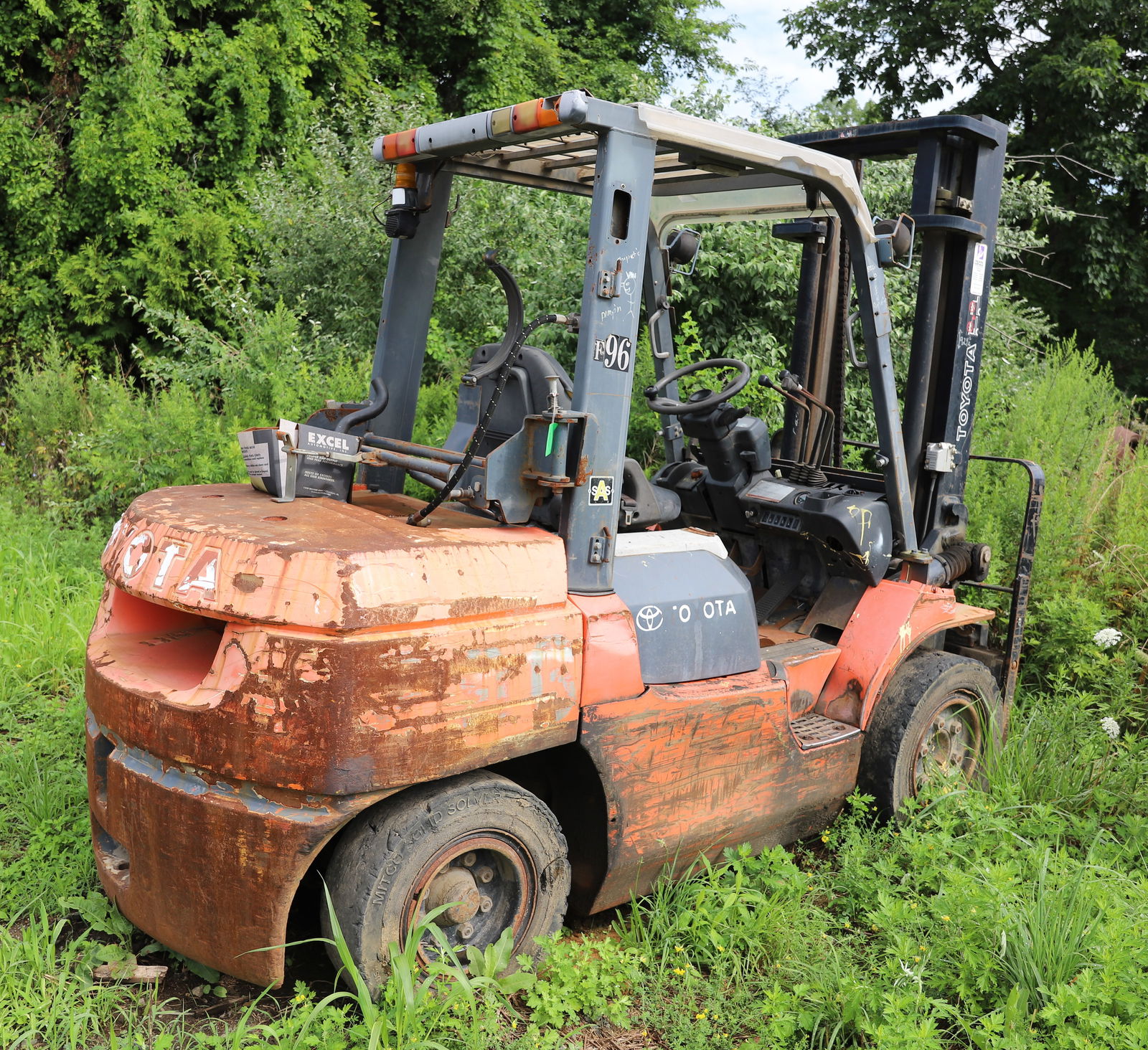 TOYOTA FORKLIFT (1 of 4)