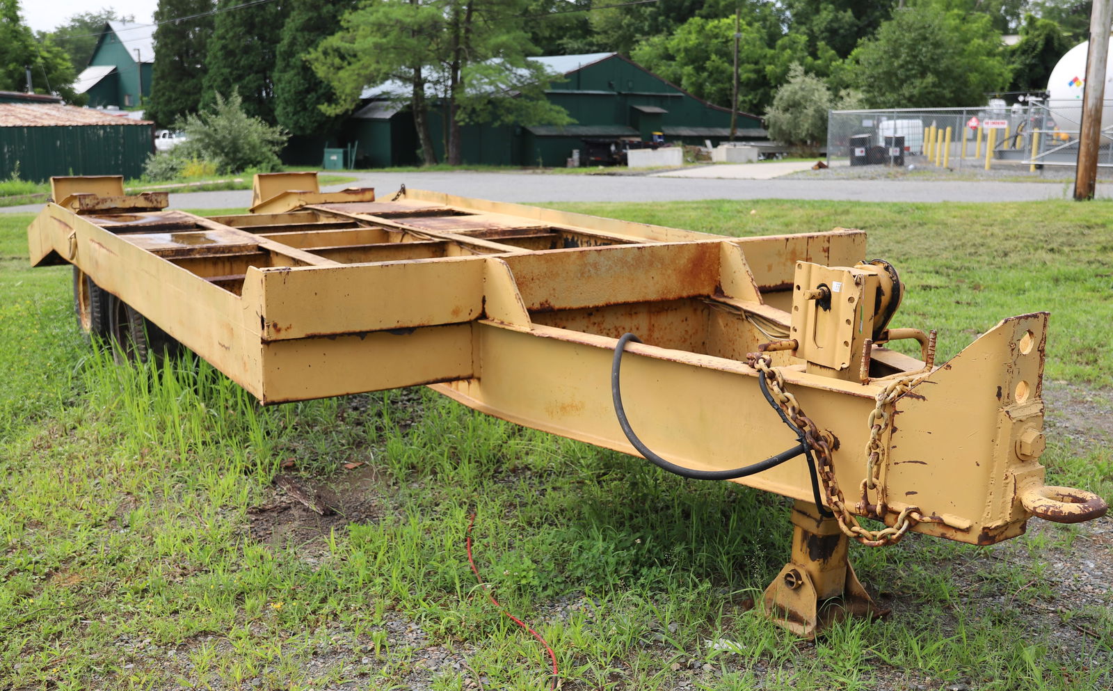 HEAVY DUTY EQUIPMENT TRAILER (1 of 4)