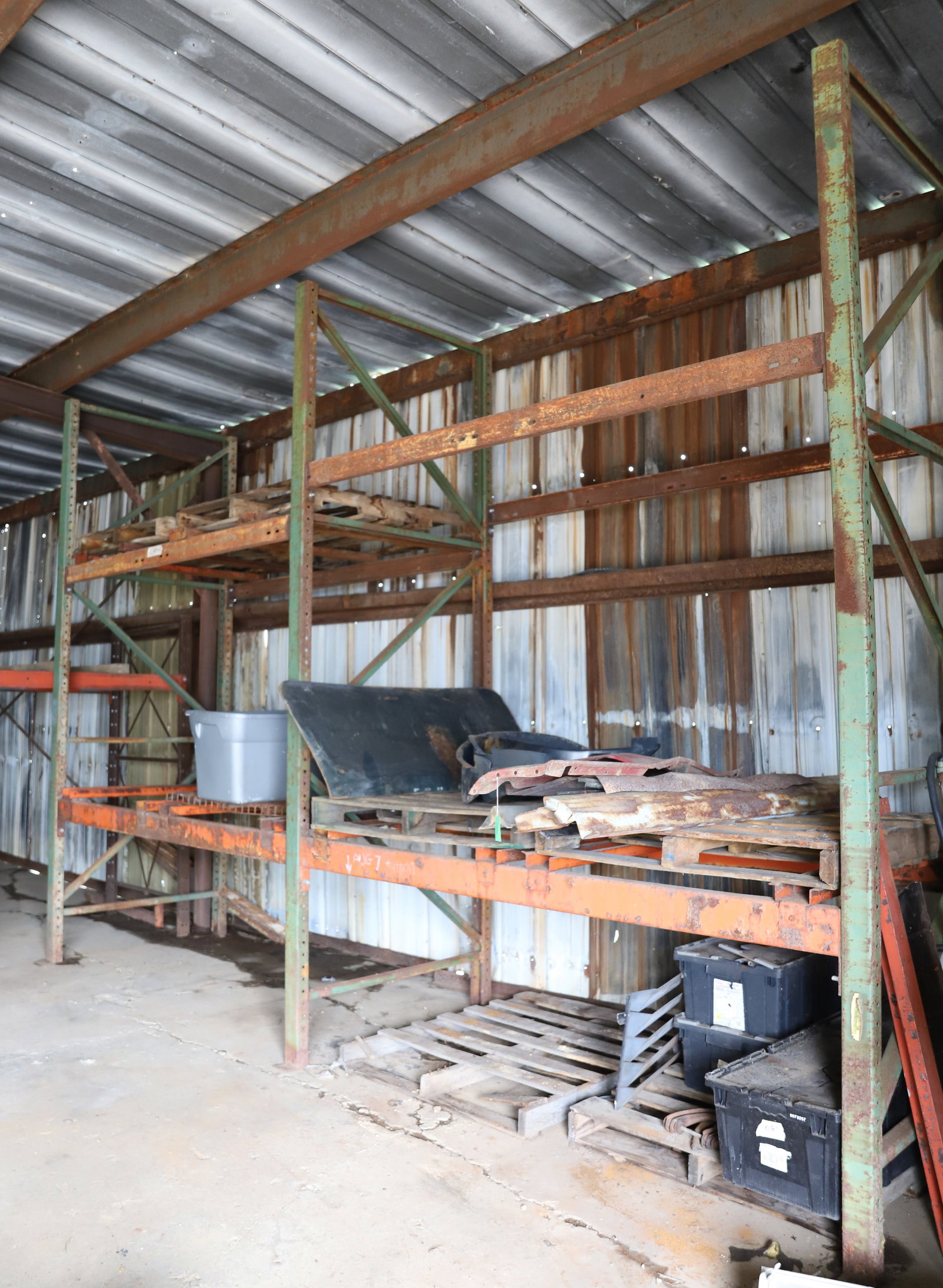 COMMERCIAL INDUSTRIAL SHELVING: 131"H X 48"W X 190"L PLEASE READ CAREFULLY - THIS IS AN ONLINE AND ABSENTEE BID ONLY AUCTION. THERE WILL BE A PREVIEW ON SATURDAY AUGUST 17TH FROM 9:00 AM TILL 1:00 PM TO VIEW THE AUCTION. AT THIS TIM