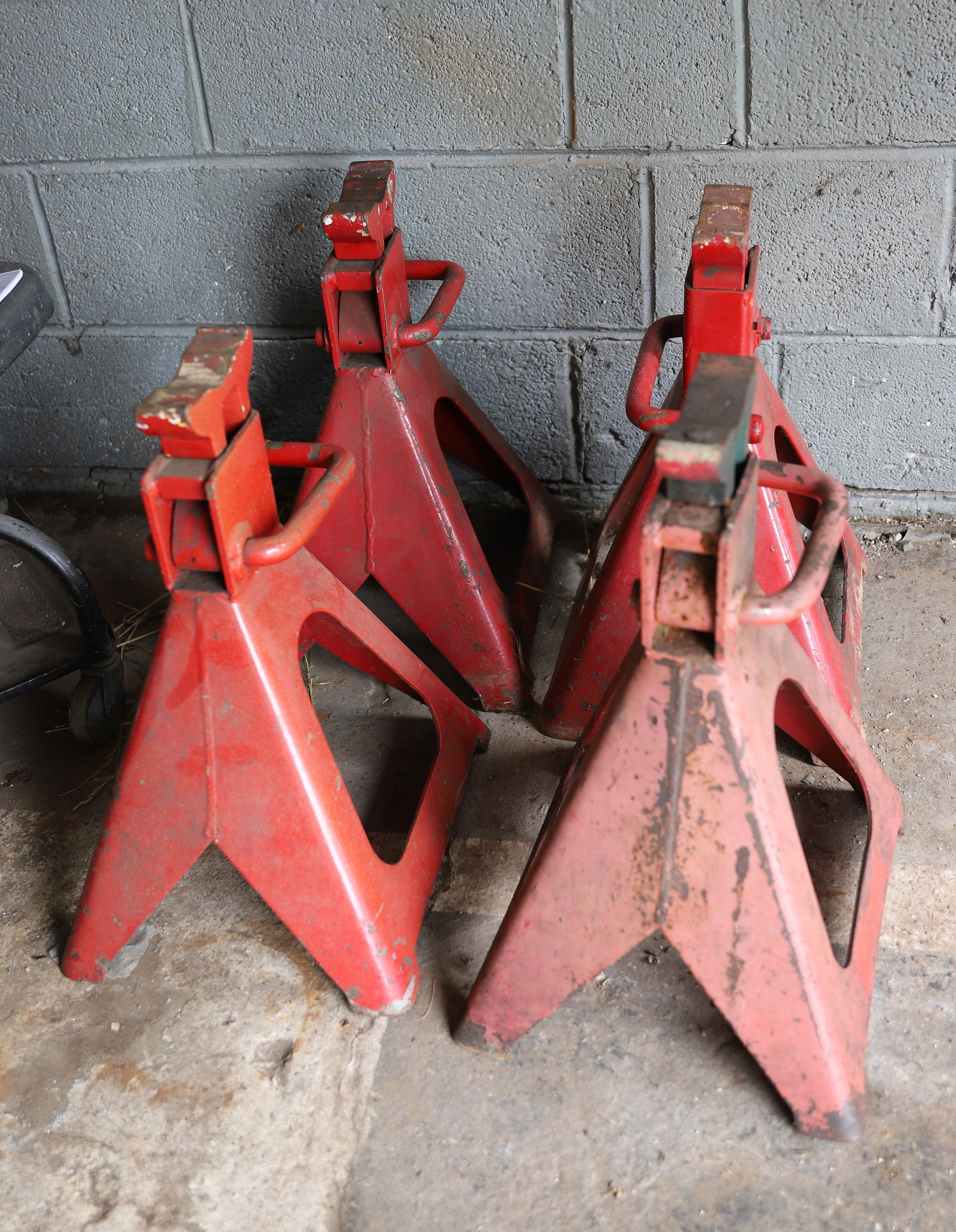 LOT OF 4 12 TON JACK STANDS (1 of 2)