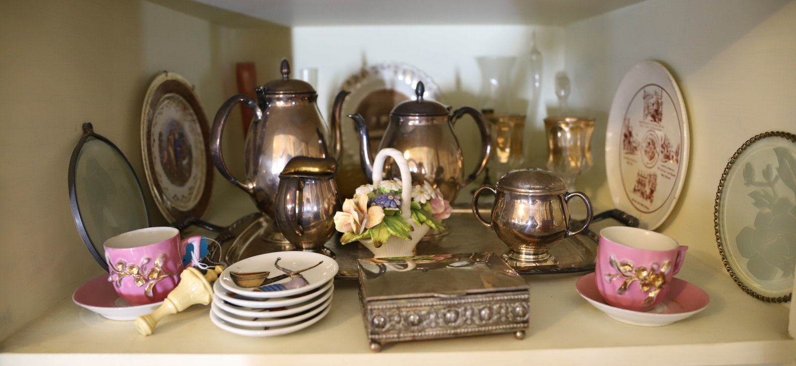 DECORATIVE SMALLS: SILVERPLATE TEA SET, CIGARETTE BOX, LAMP FINIAL ETC 2" TO 8" PLEASE READ CAREFULLY – THIS IS AN ONSITE ONLINE ONLY AUCTION. The Address is 206 Market St. Bangor, Pa. 18013