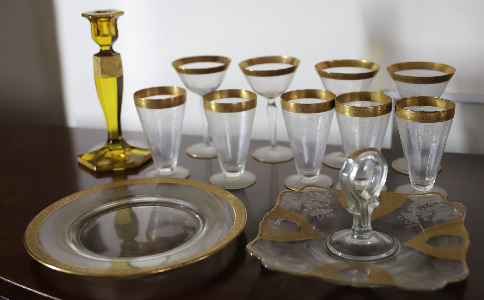 ELEGANT DEPRESSION GLASS: (12) NINE STEMWARE, ROUND TRAY, SANDWICH TRAY AND AMBER CANDLESTICK ENGRAVED GOLD DECORATION 9 1/2" LARGEST PLEASE READ CAREFULLY – THIS IS AN ONSITE ONLINE ONLY AUCTION. The Address is 206 Mark