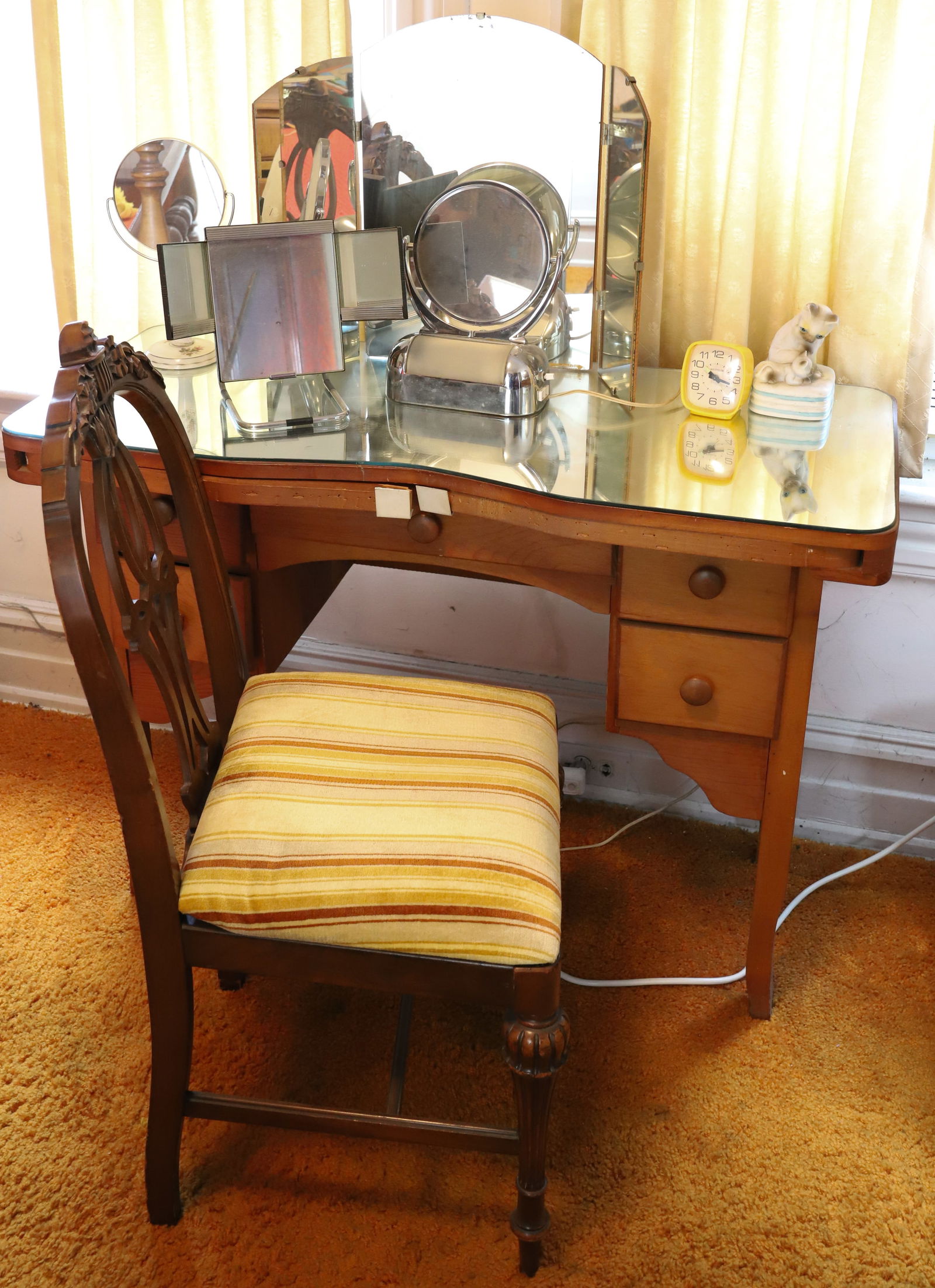 MIRROR VANITY GROUPING: INCLUDES, TRIPLE MIRROR, LIGHTED CHROME MIRROR, TRIPLE SMALL MIRROR, CLOCK, MUSIC BOX 30" X 41" X 18" WITH CARVED CHAIR PLEASE READ CAREFULLY – THIS IS AN ONSITE ONLINE ONLY AUCTION. The Address
