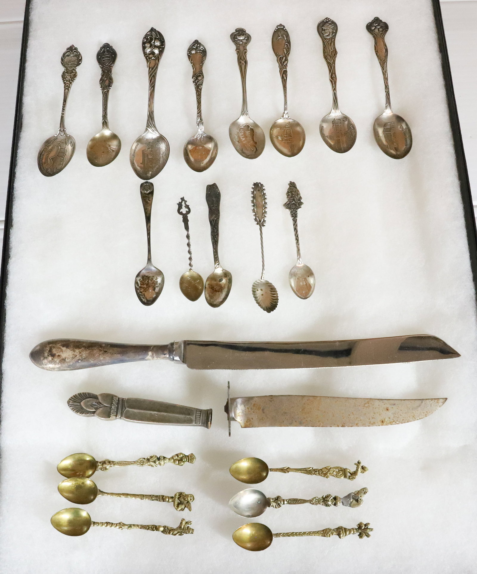 (13) STERLING SILVER SPOON LOT: (8) FULL SIZE SOUVENIR SPOONS, YORK,PA, GETTYSBURG PA, WASHINGTON D.C., HARRISBURG,PA, STEEL PIER, ETC. (5) SMALL SPOONS, TWO STERLING HANDLE KNIVES, NICKEL ITALIAN SPOONS 5 3/8", 4", 12" 6.95 OZT PLE