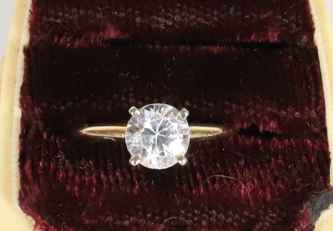 14K GOLD SOLITAIRE RING: SYNTHETIC DIAMOND 14K YELLOW GOLD SIZE 5 1/2" TOTAL WEIGHT .8 DWT PLEASE READ CAREFULLY – THIS IS AN ONSITE ONLINE ONLY AUCTION. The Address is 206 Market St. Bangor, Pa. 18013