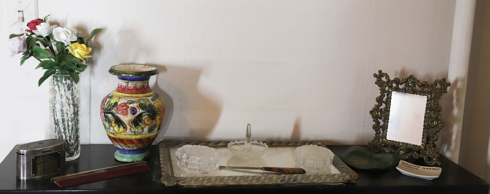 SHELF OF ITEMS: INCLUDES UNION SQUARE COIN BANK, CAST IRON MIRROR, RECTANGLE TRAY WITH GLASS BOXES, POTTERY VASE, HARRODS PIN DISH 15 1/2" X 9 1/2" PLEASE READ CAREFULLY – THIS IS AN ONSITE ONLINE ONLY AUCTION.