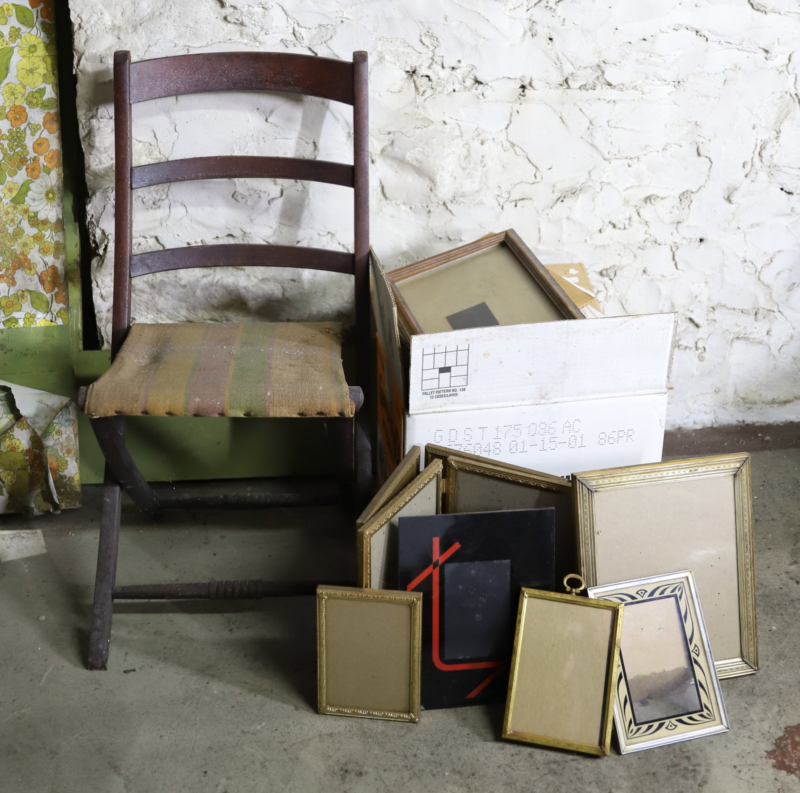 VINTAGE PHOTO FRAMES FOLDING CHAIR: ART DECO FRAME, ANTIQUE CHAIR PLEASE READ CAREFULLY – THIS IS AN ONSITE ONLINE ONLY AUCTION. The Address is 206 Market St. Bangor, Pa. 18013