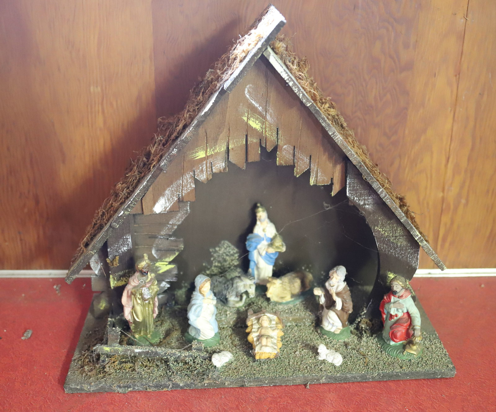 CHRISTMAS DECORATIONS: VINTAGE NATIVITY SET, GLASS BALLS, VINTAGE BUBBLE LIGHTS ETC PLEASE READ CAREFULLY – THIS IS AN ONSITE ONLINE ONLY AUCTION. The Address is 206 Market St. Bangor, Pa. 18013