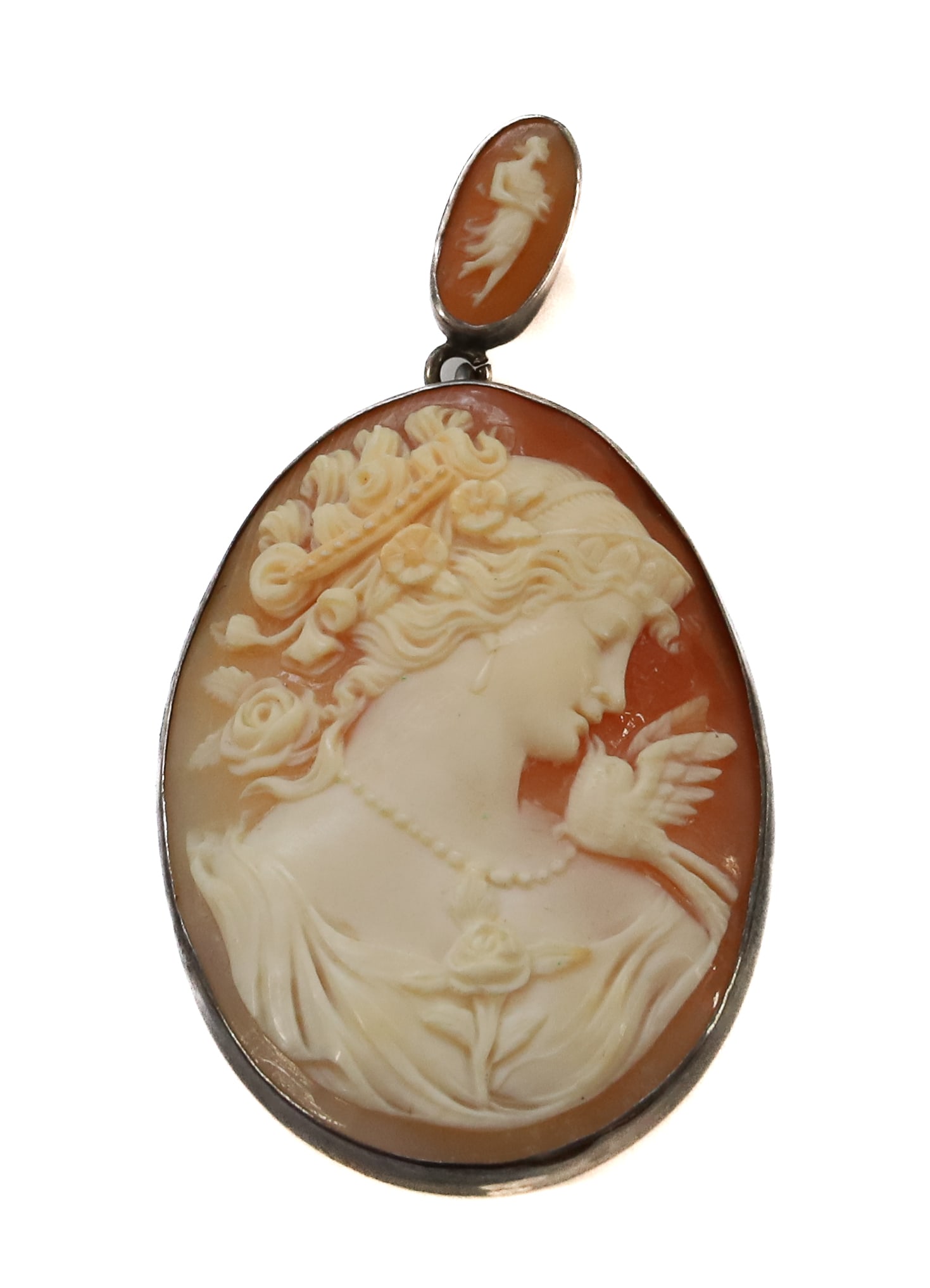 SILVER CAMEO PENDANT (1 of 2)