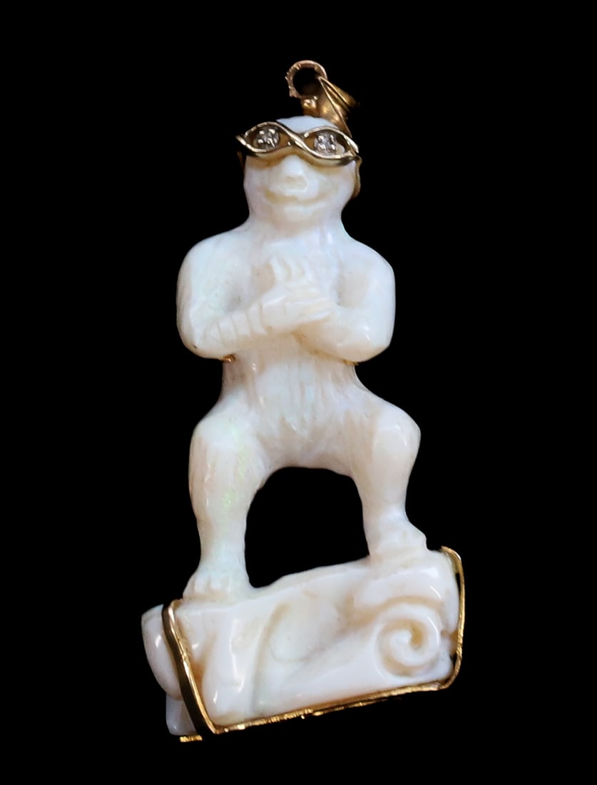 14k GOLD CARVED OPAL PENDANT (1 of 3)