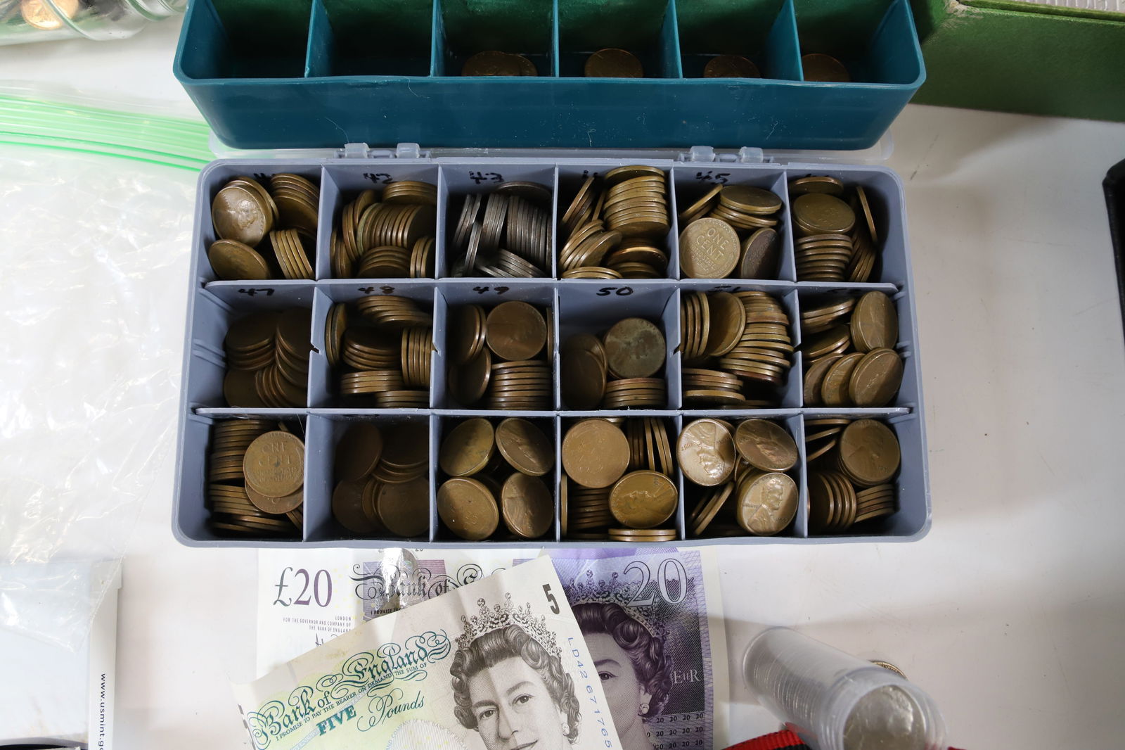 LOT OF WHEAT PENNIES AND COIN SUPPLIES (1 of 6)