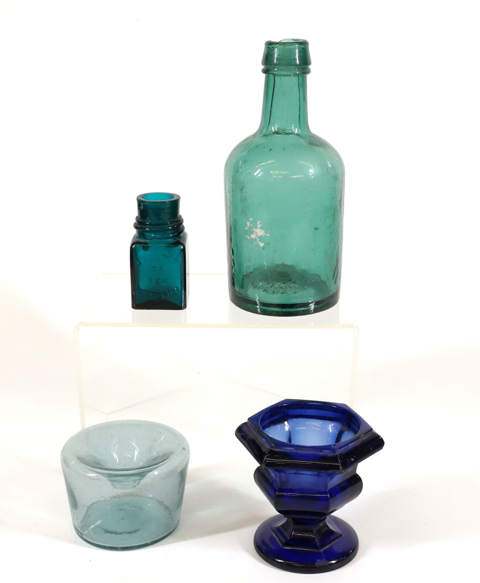 LOT OF EARLY GLASS ITEMS (1 of 9)