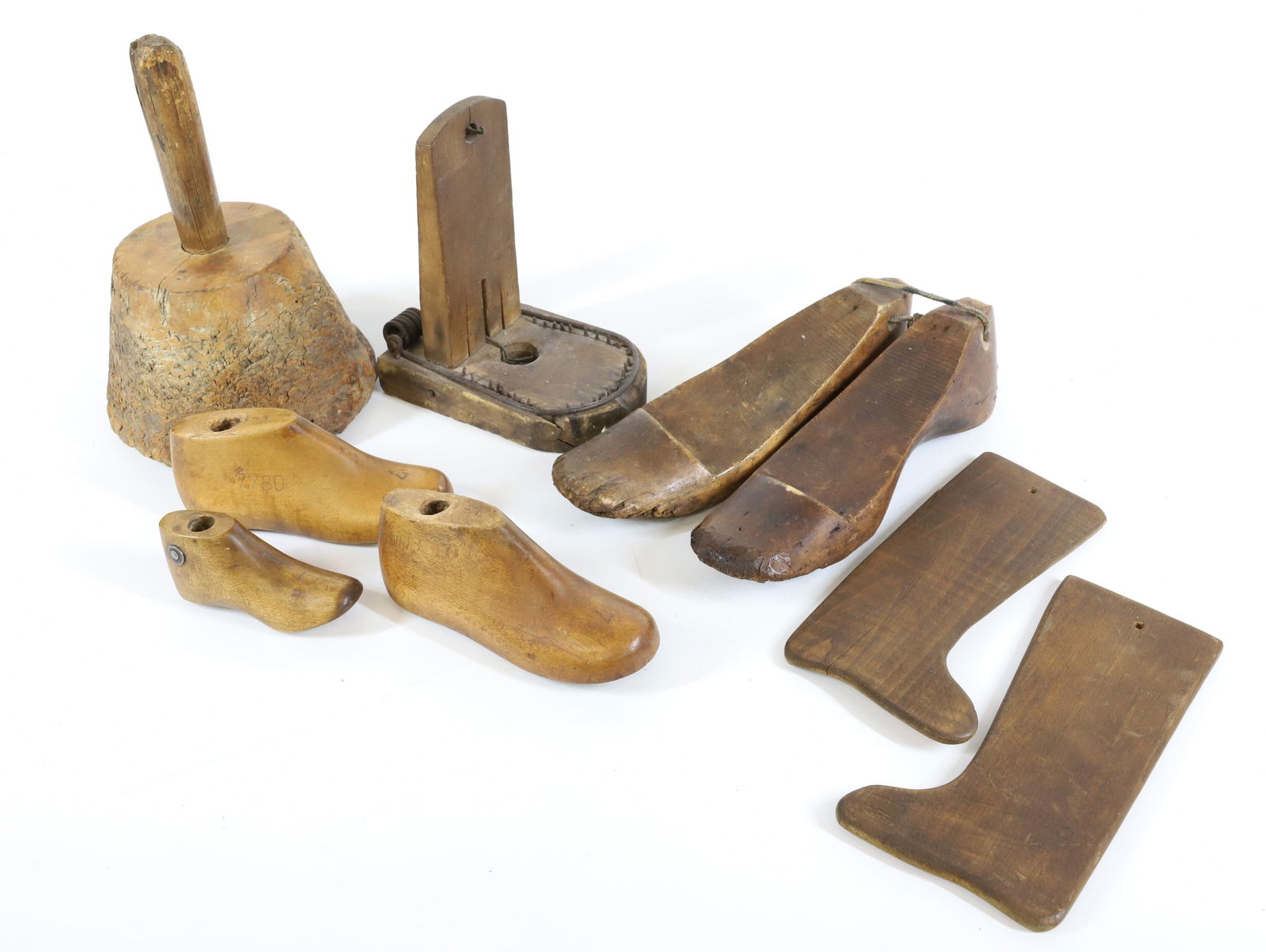 LOT OF WOODEN WARE (1 of 2)