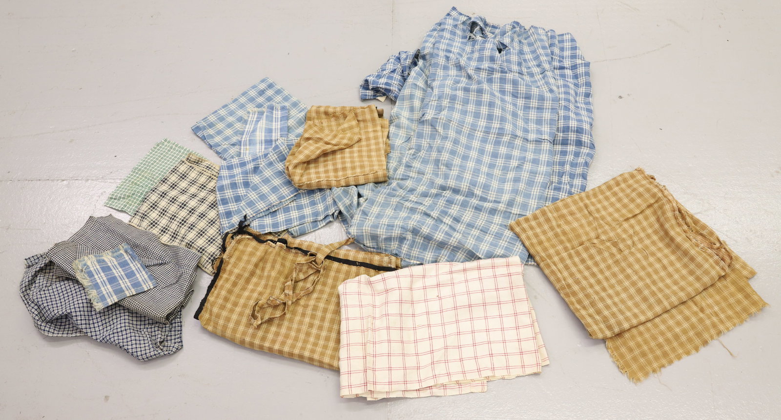 LOT OF EARLY TEXTILES (1 of 5)