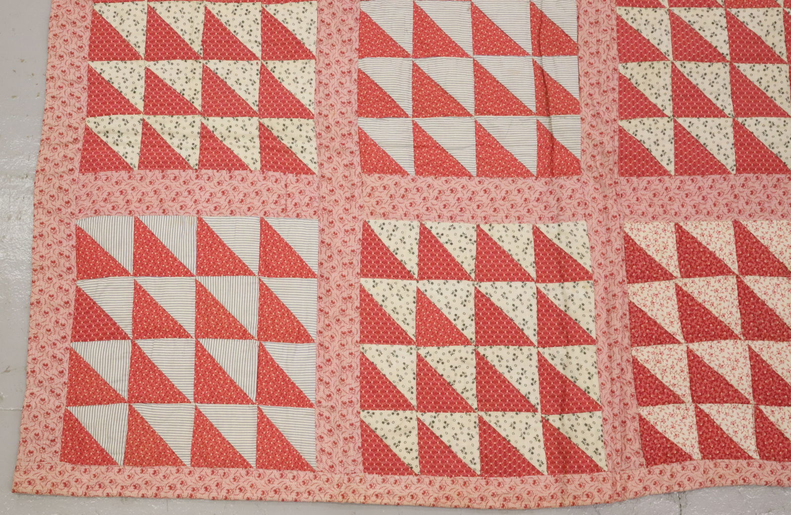 VINTAGE HAND STITCHED QUILT (1 of 4)