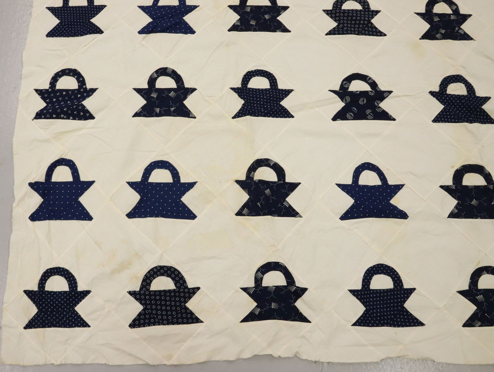 HAND STITCHED BASKET PATTERN QUILT TOP (1 of 4)