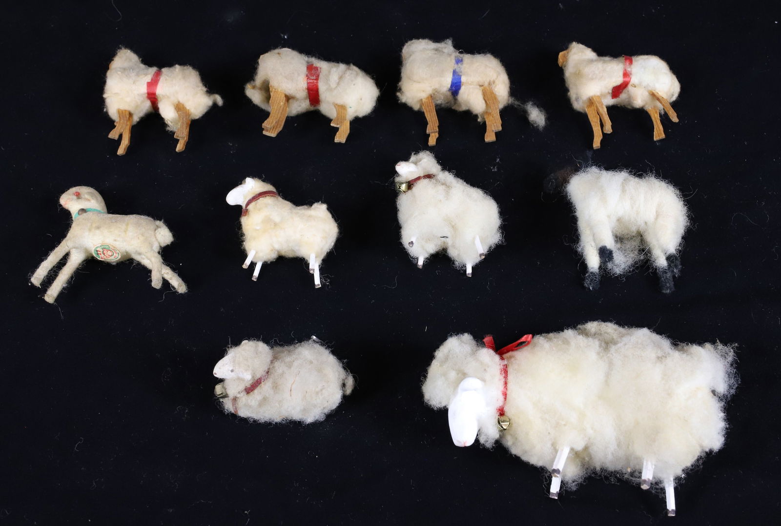 LOT OF WOOLY SHEEP (1 of 3)