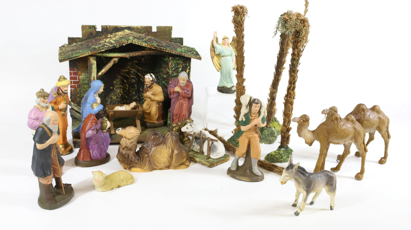 ANTIQUE CHRISTMAS NATIVITY SCENE (1 of 6)