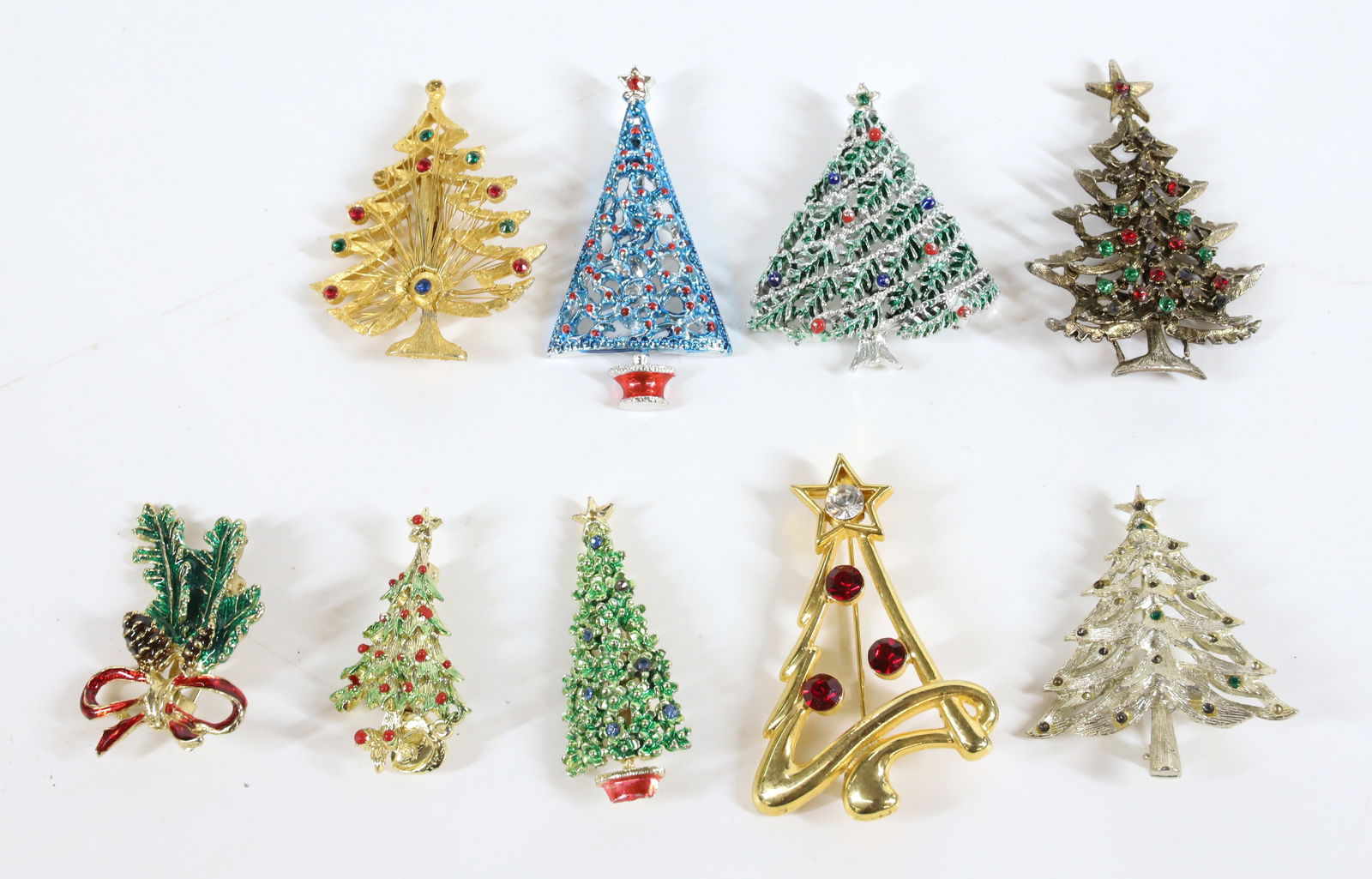 LOT OF CHRISTMAS HOLIDAY PINS (1 of 2)