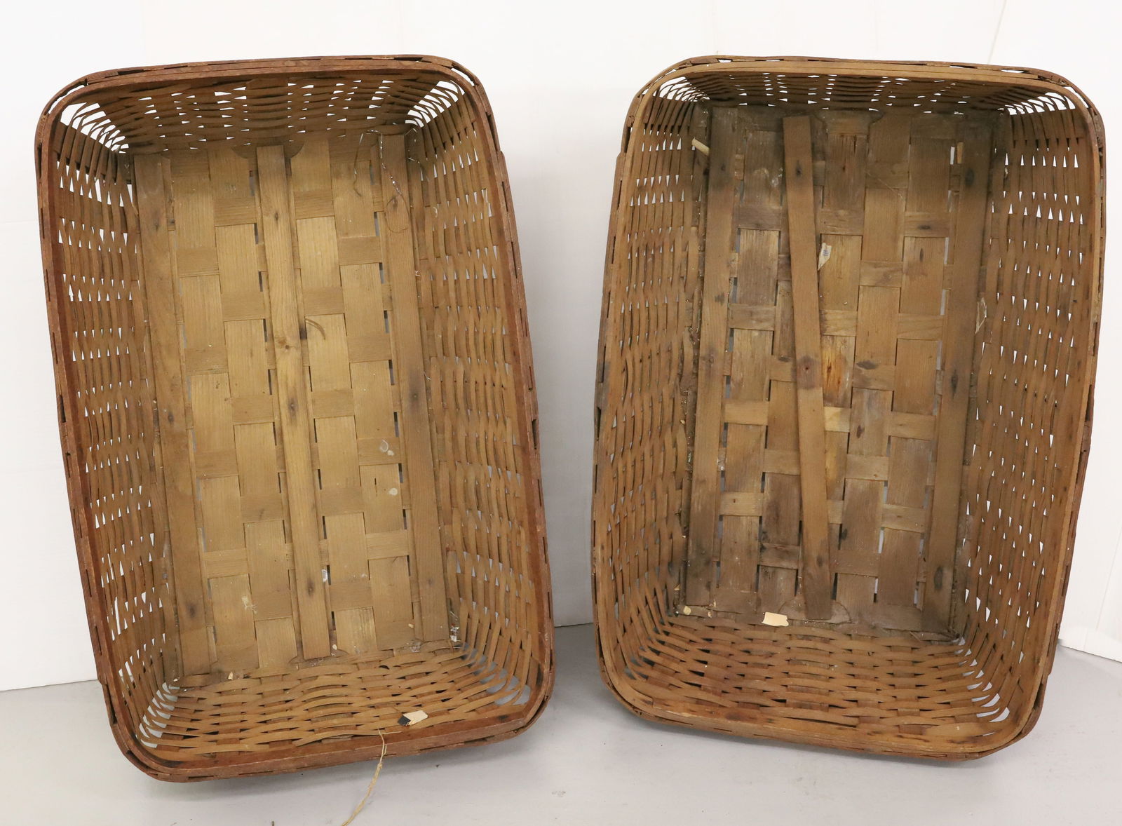 (2) RECTANGULAR GATHERING BASKETS (1 of 7)
