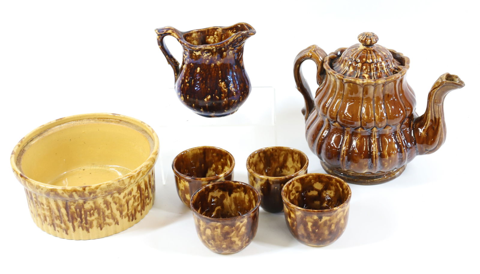 LOT OF SPONGEWARE POTTERY (1 of 5)