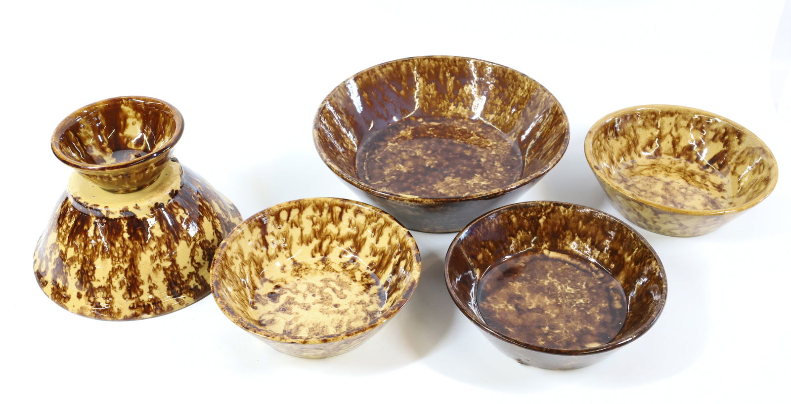 LOT OF SPONGEWARE POTTERY (1 of 4)