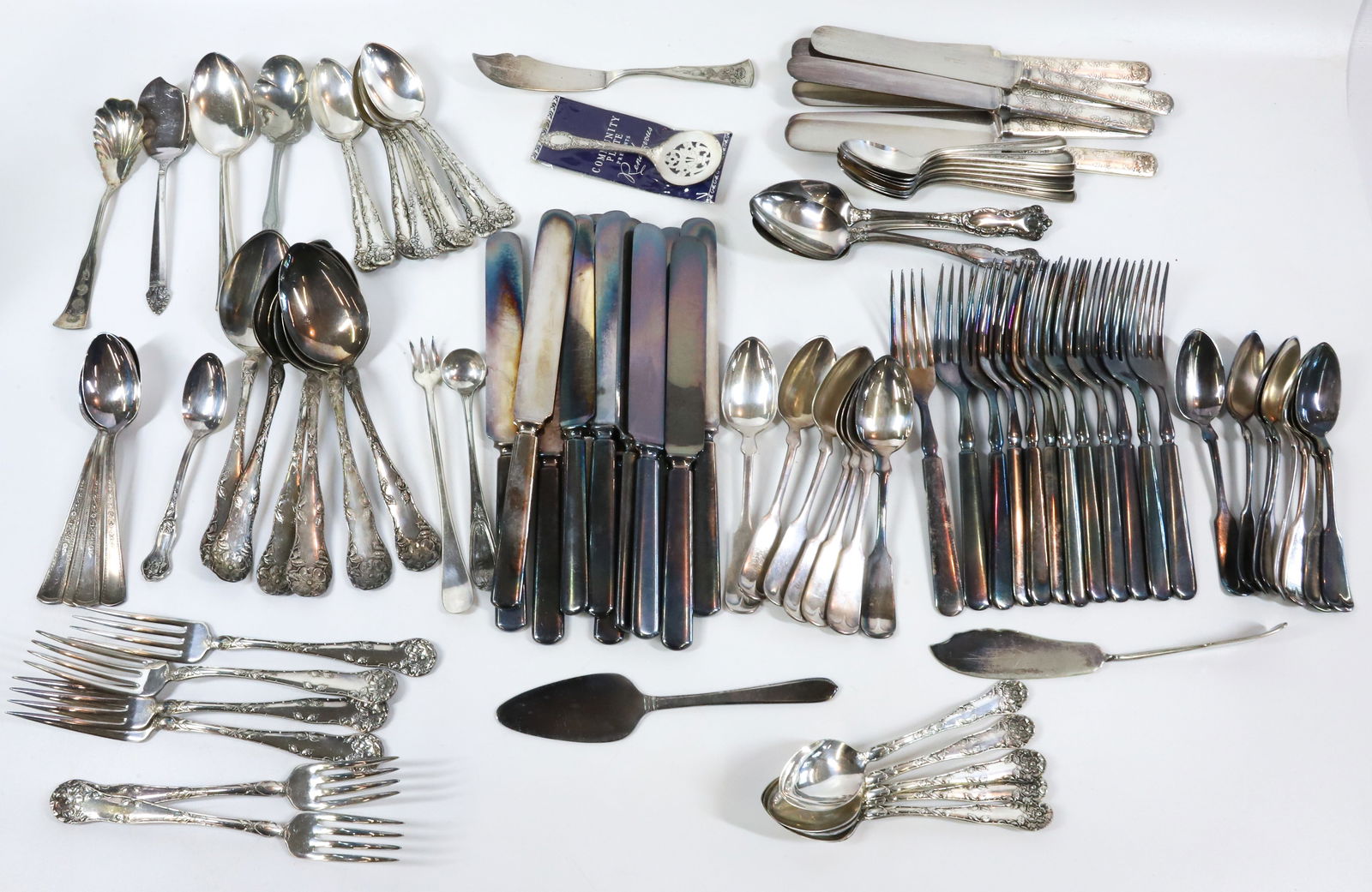 LOT OF FLATWARE SETS (1 of 6)