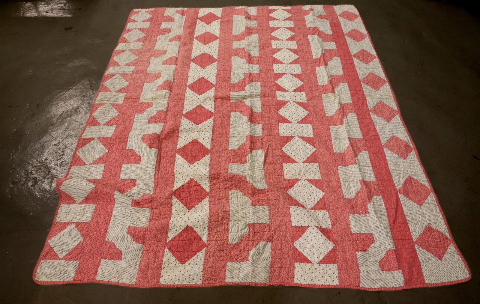 VINTAGE HAND STITCHED QUILT (1 of 5)