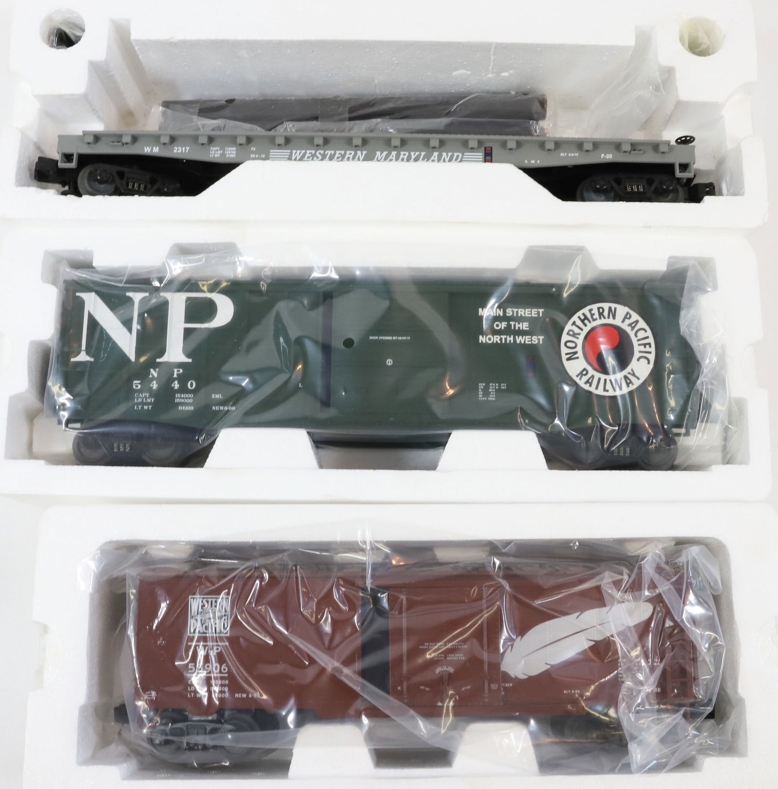 (3) MTH TRAIN CARS IN BOXES (1 of 4)