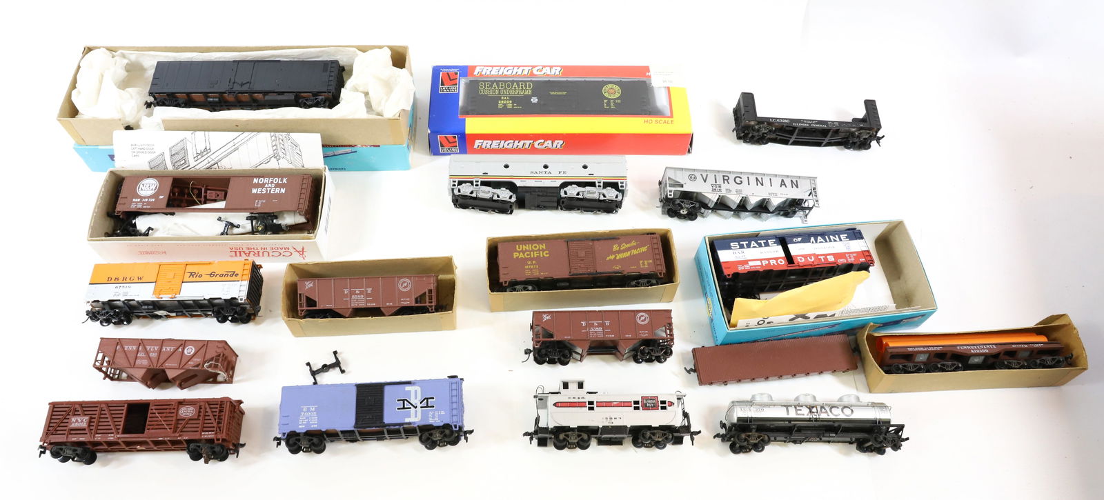 LARGE LOT OF ATHEARN MINIATURE TRAIN KITS (1 of 2)