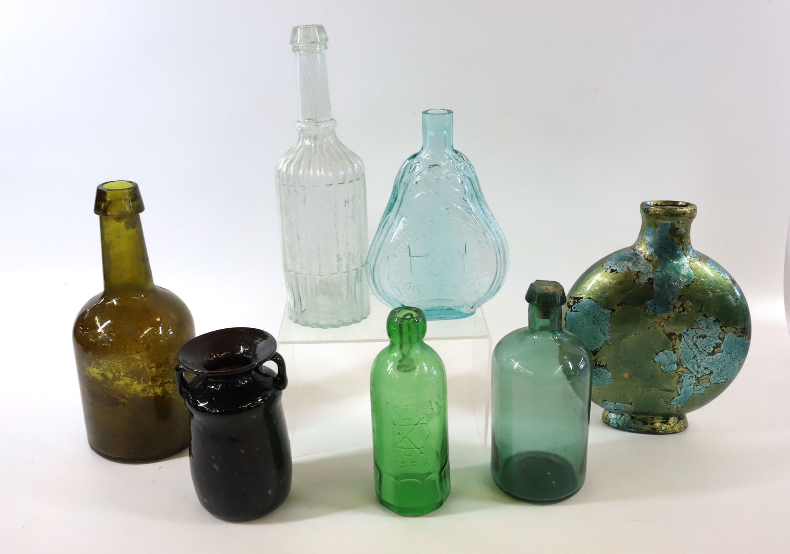 LOT OF VINTAGE BOTTLES AND MORE (1 of 7)