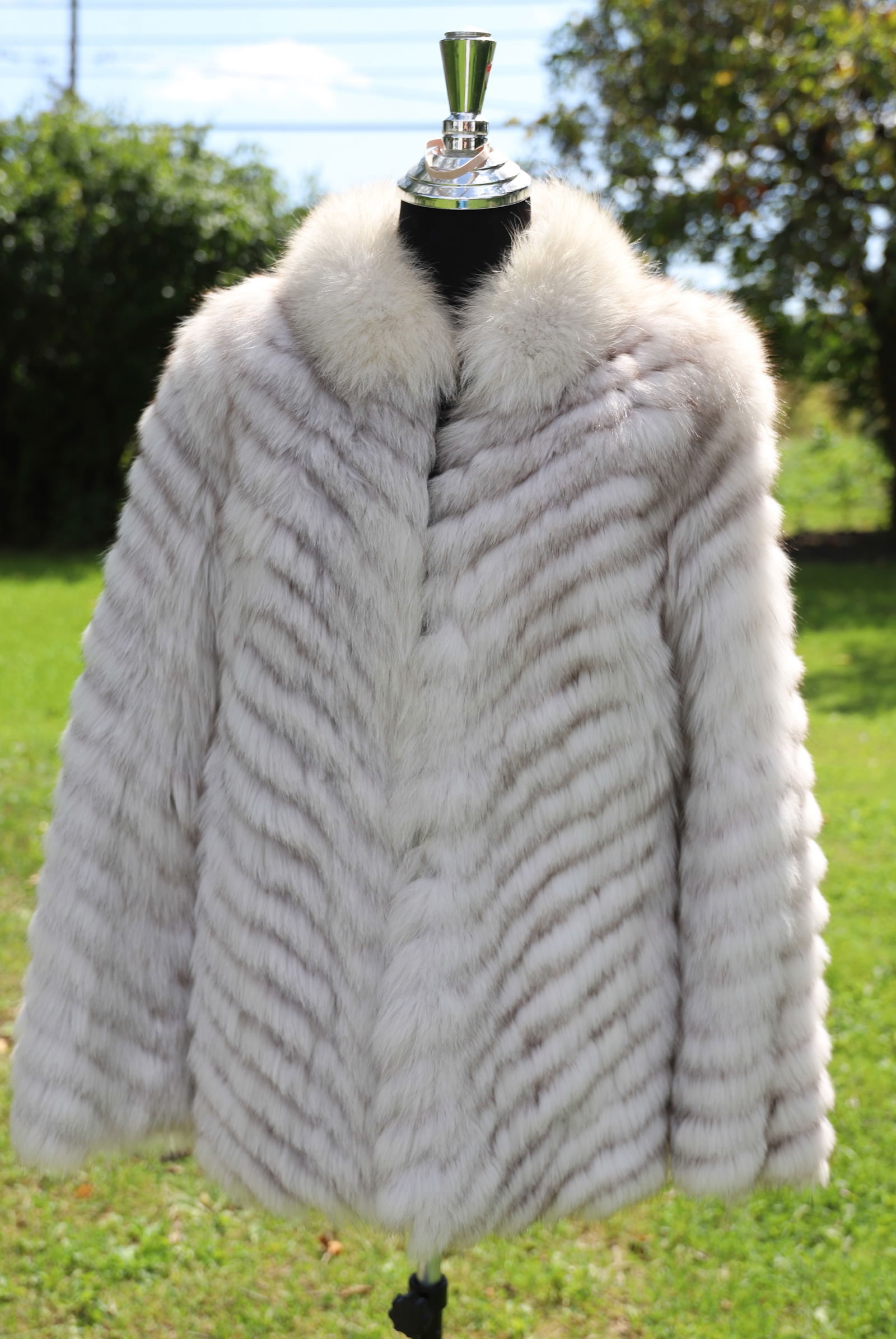 VINTAGE FOX FUR COAT: TAGGED "SAGA FOX". 28" L. TAGGED S- NO POCKETS PLEASE READ CAREFULLY - Terms for Purchasing and Shipping of Auction Items. Please read carefully before bidding. All payments for purchases will be made