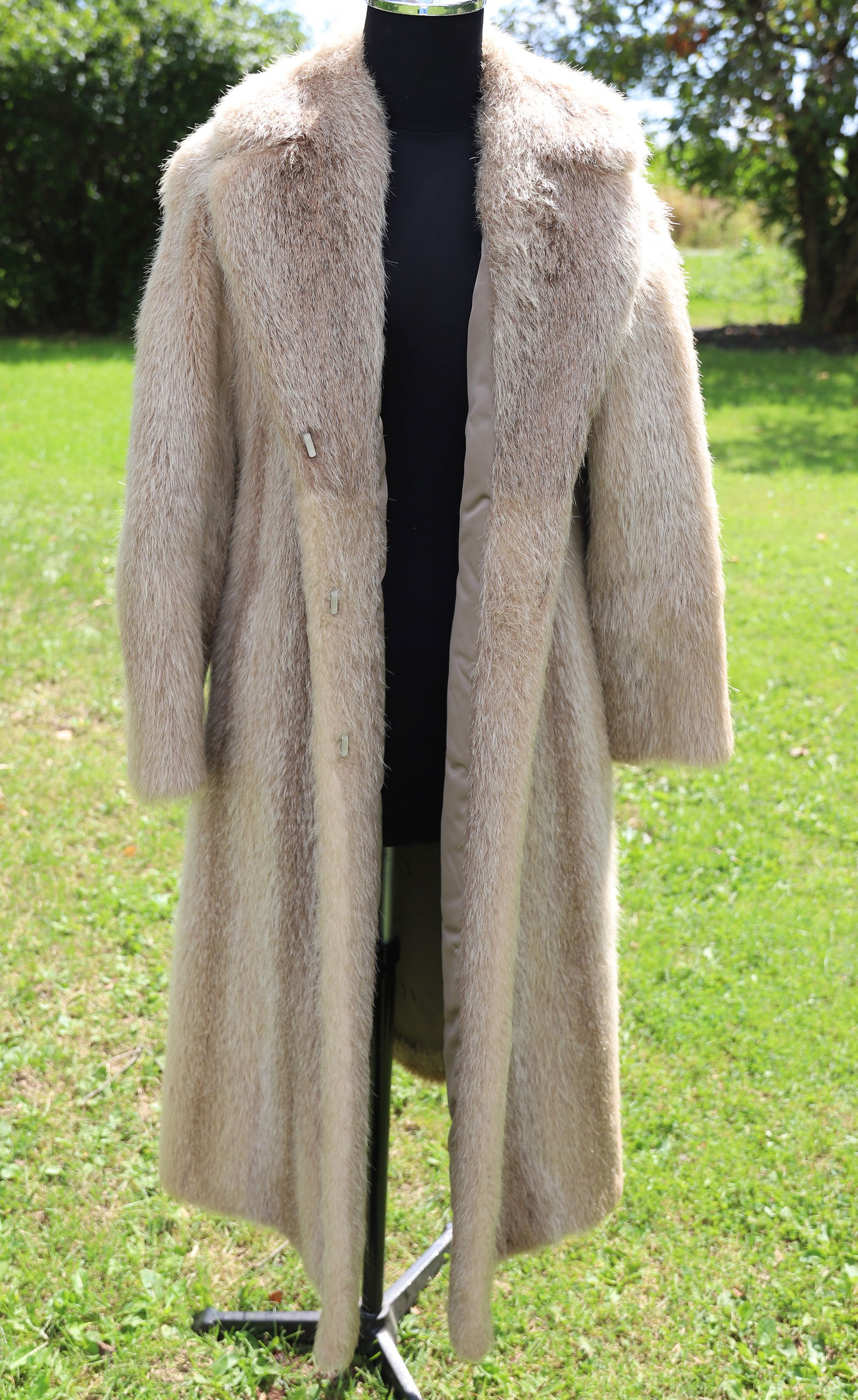 VINTAGE FUR COAT (1 of 6)
