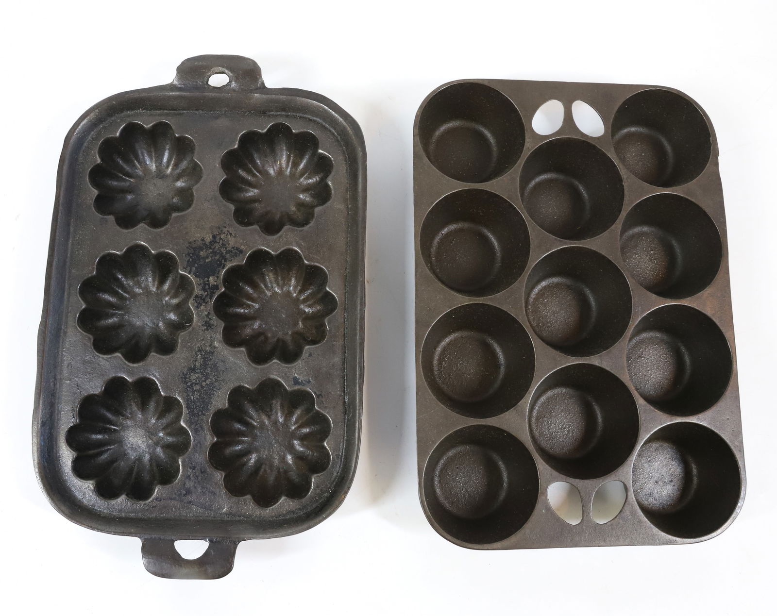 (2) CAST IRON BAKING PANS (1 of 2)