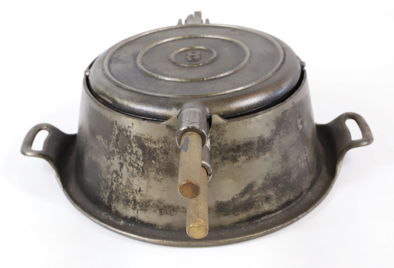 CAST IRON WAFFLE IRON: UNMARKED #8 PLEASE READ CAREFULLY - Terms for Purchasing and Shipping of Auction Items. Please read carefully before bidding. All payments for purchases will be made through LiveAuctioneers.com paymen