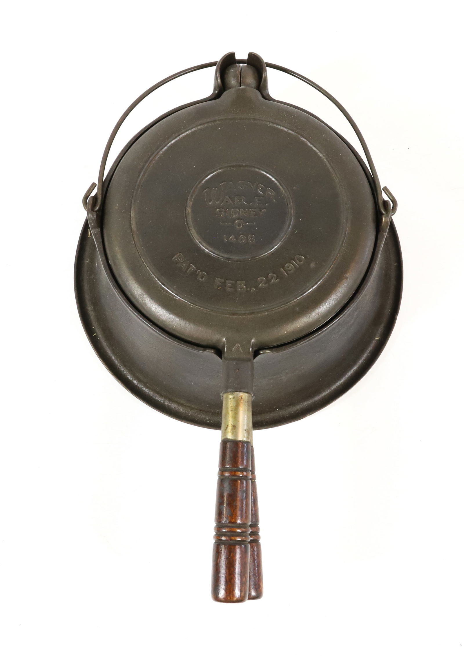 WAGNER WARE WAFFLE IRON (1 of 4)