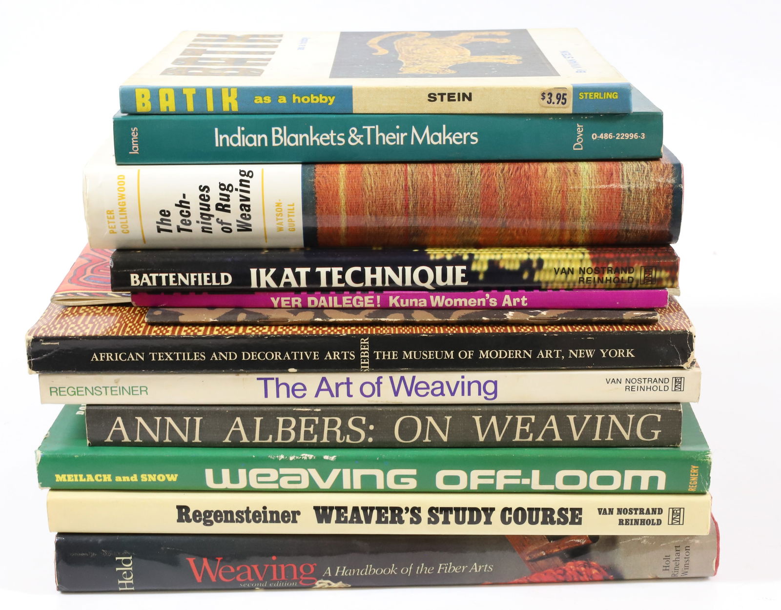 LOT OF TEXTILE AND WEAVING BOOKS (1 of 4)