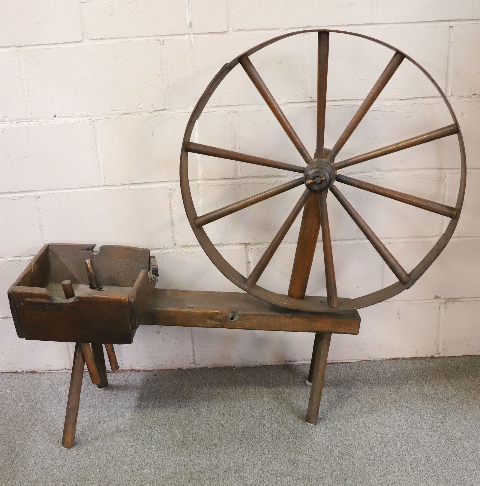 ANTIQUE SPINNING WHEEL (1 of 5)