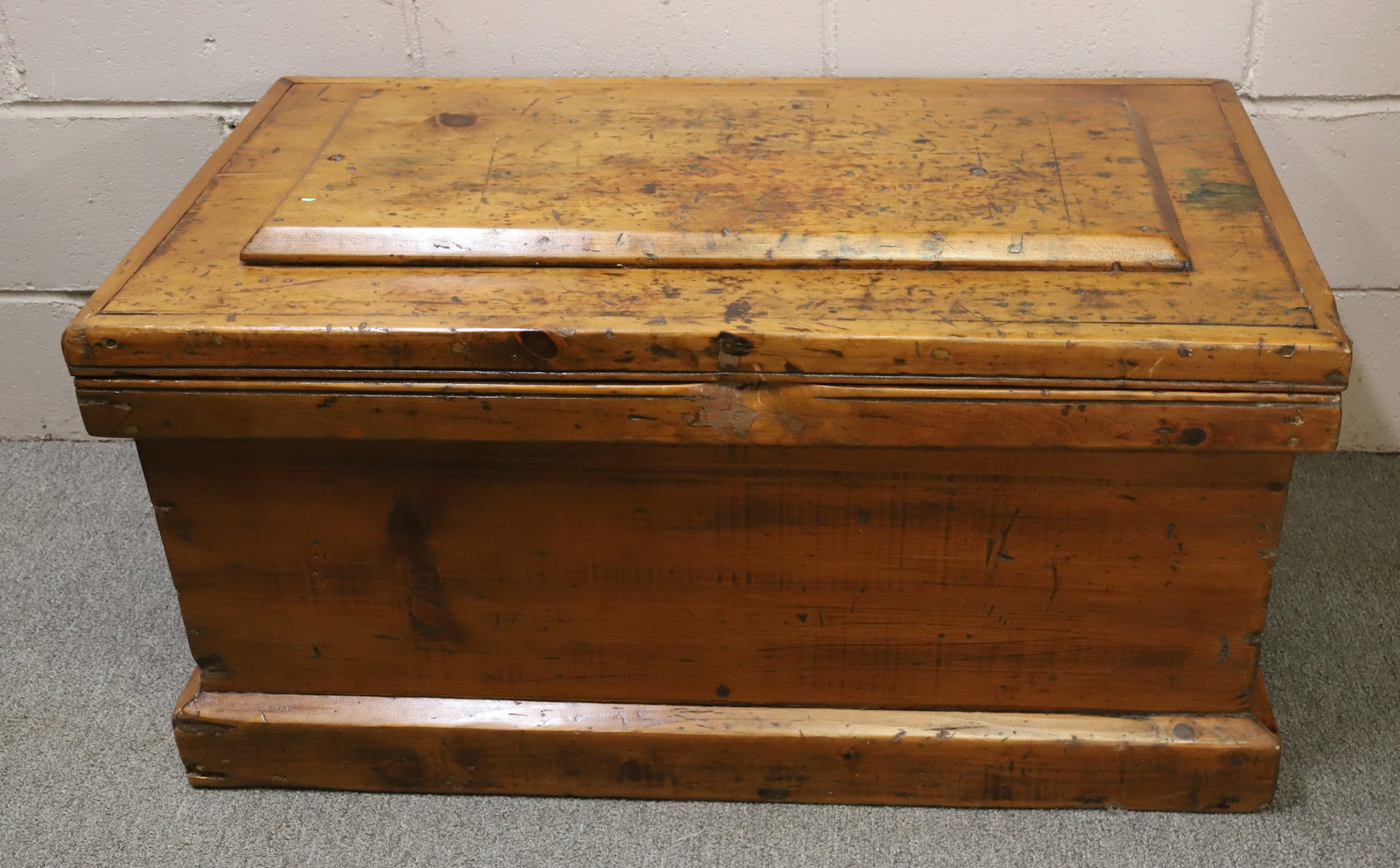 ANTIQUE WOODEN TOOL CHEST (1 of 6)