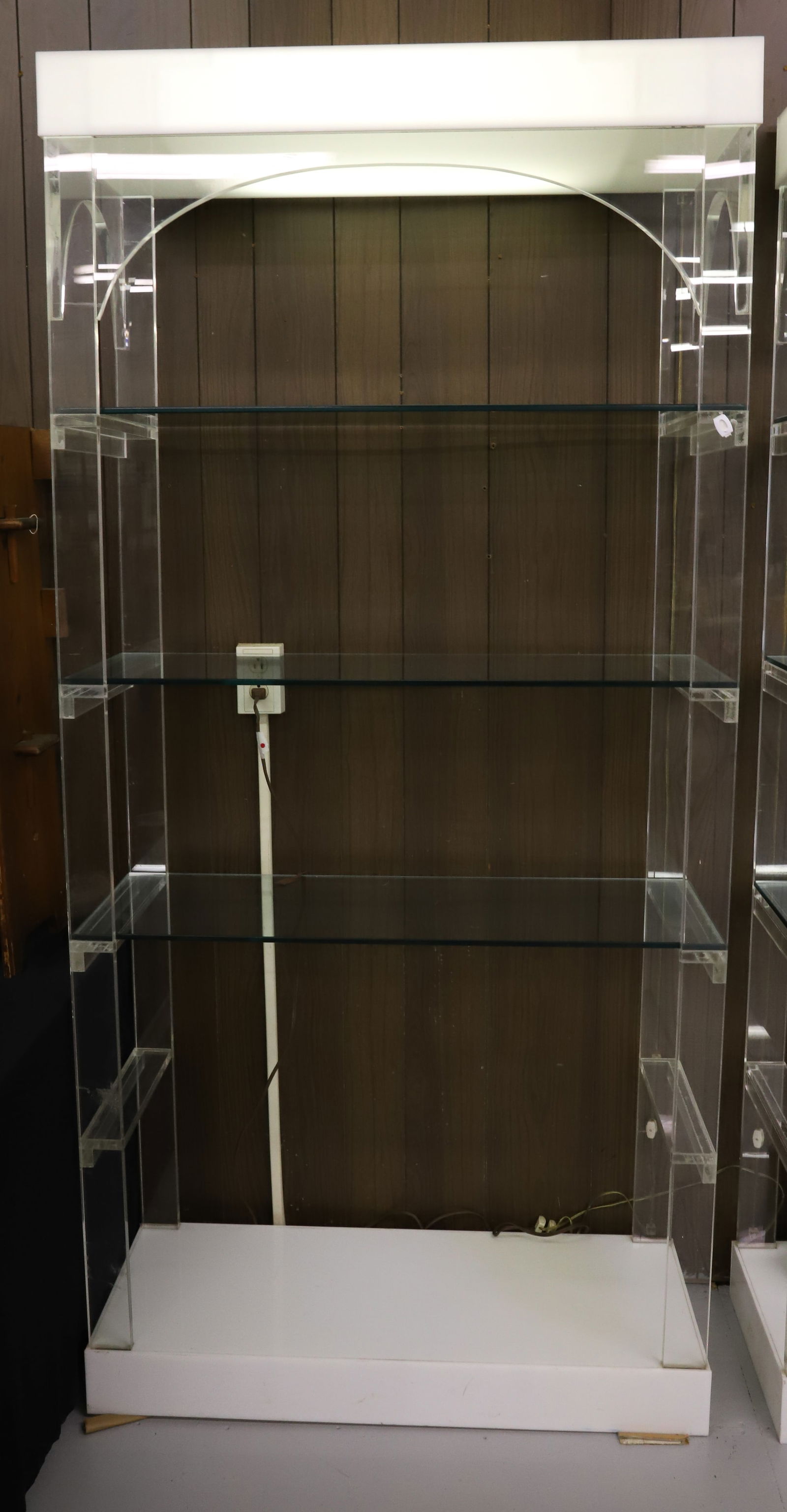 VINTAGE LUCITE DISPLAY CASE (1 of 4)