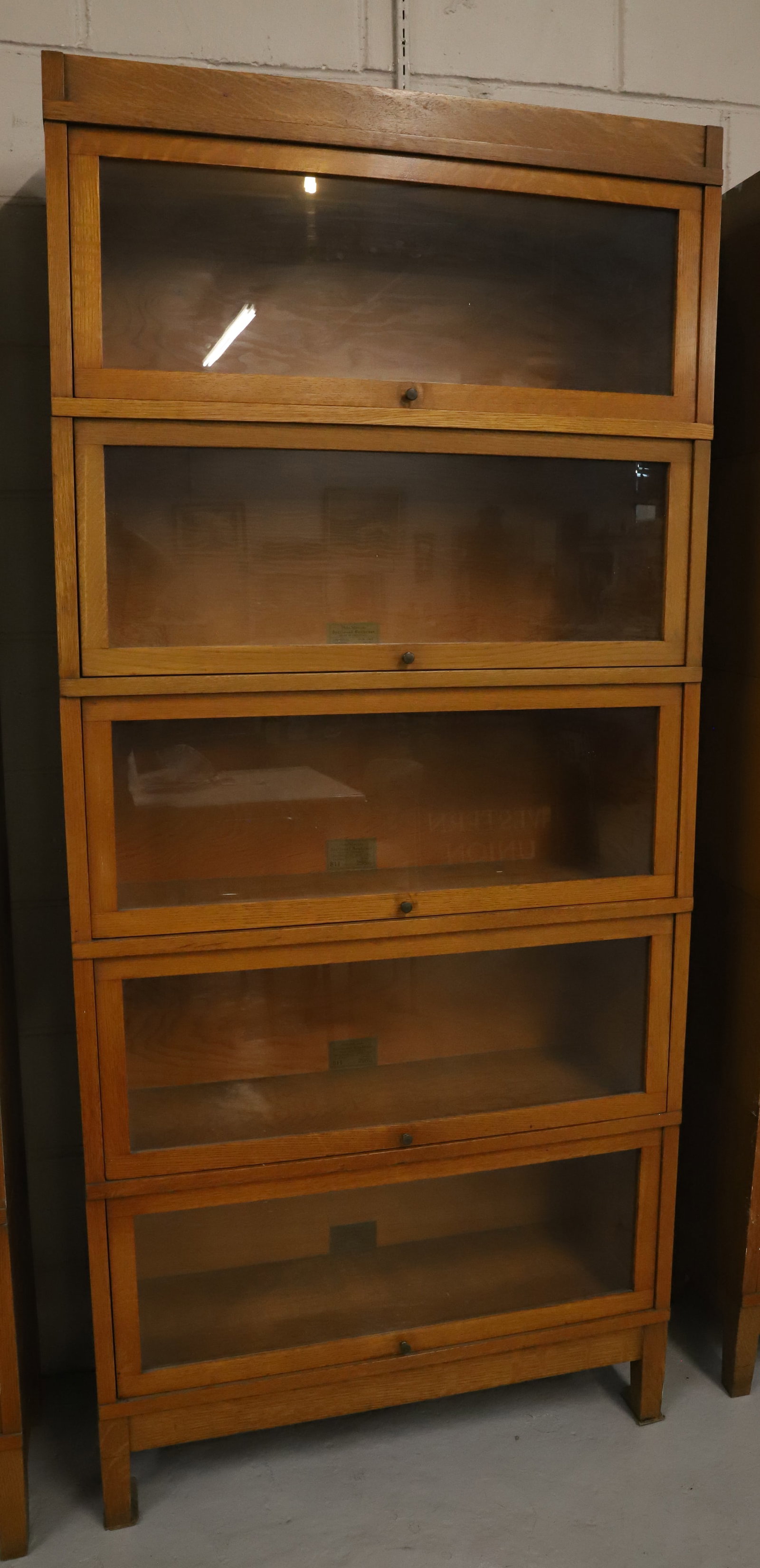 GLOBE-WERNICKE SECTIONAL BOOKCASE (1 of 3)