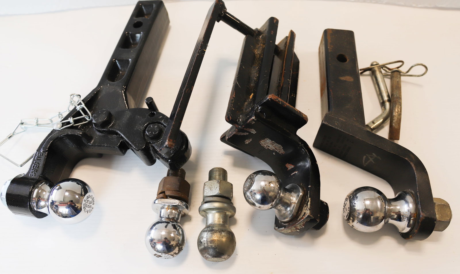 GROUP OF BALL HITCHES (1 of 4)