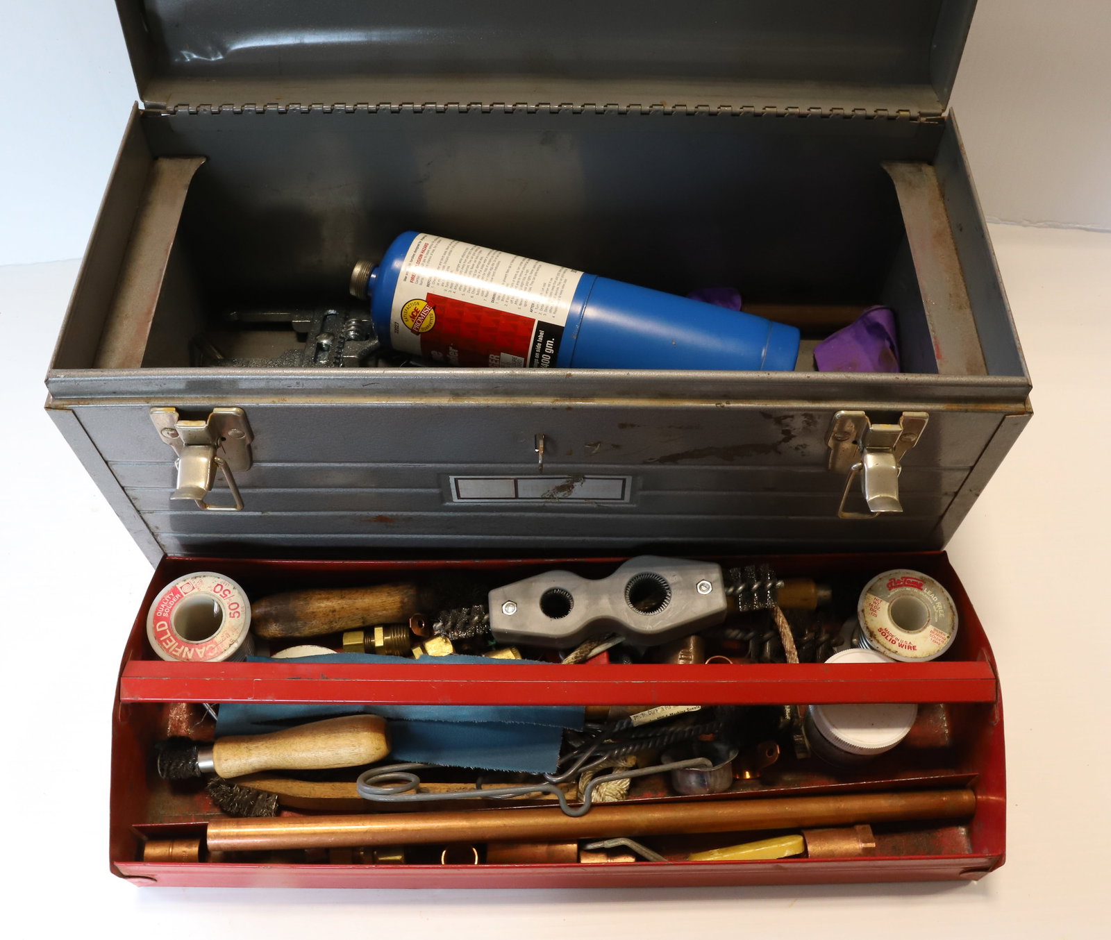 METAL TOOL BOX AND CONTENTS (1 of 3)