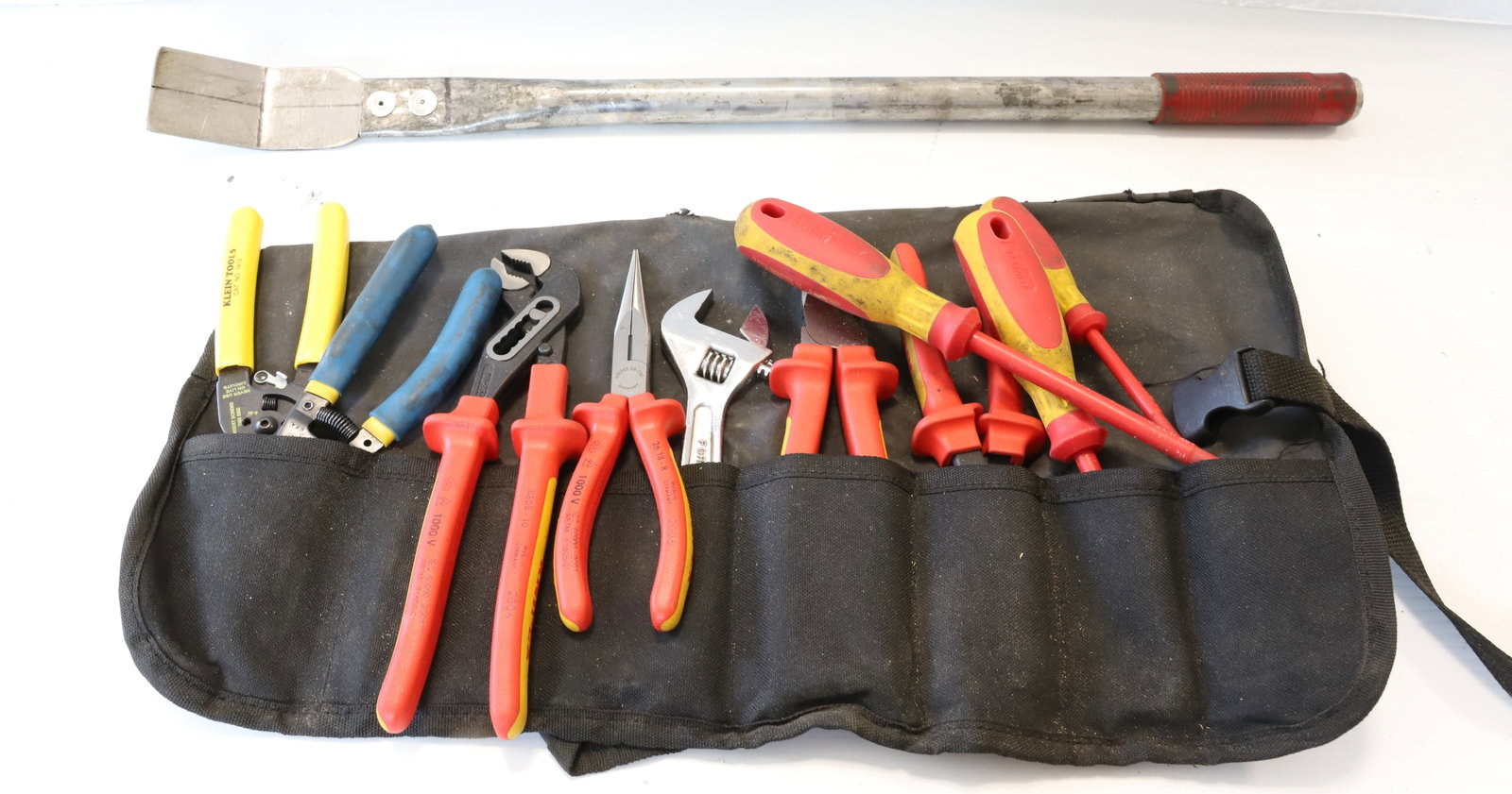 TOOLS: KINPEX TOOLS AND SCRAPER Terms: THIS SALE IS AN ONLINE ONLY TOOL AND EQUIPMENT AUCTION. PLEASE READ CAREFULLY..... THERE ARE (2) LOCATIONS FOR THE ITEMS LISTED: LOTS 1 TO 286 ARE LOCATED AT 15 NEW HAM