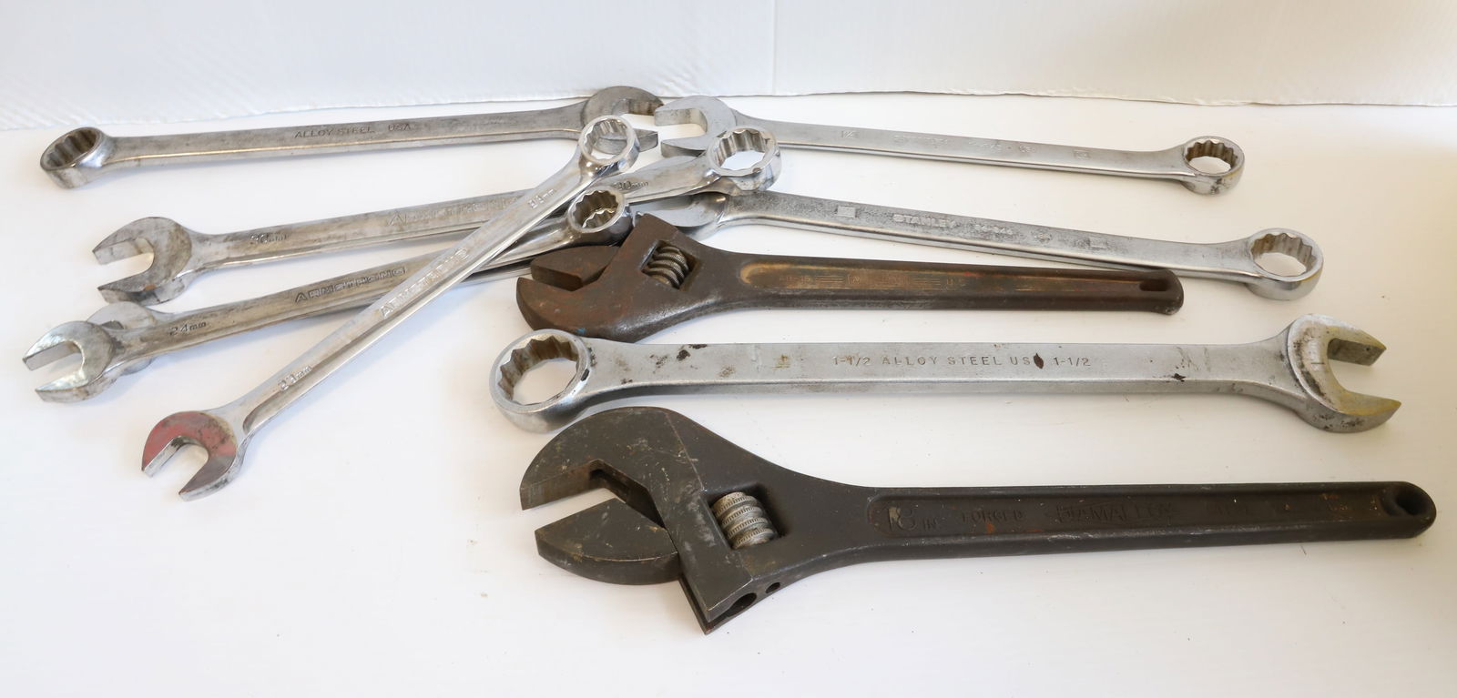 HAND TOOLS WITH BIN (1 of 4)